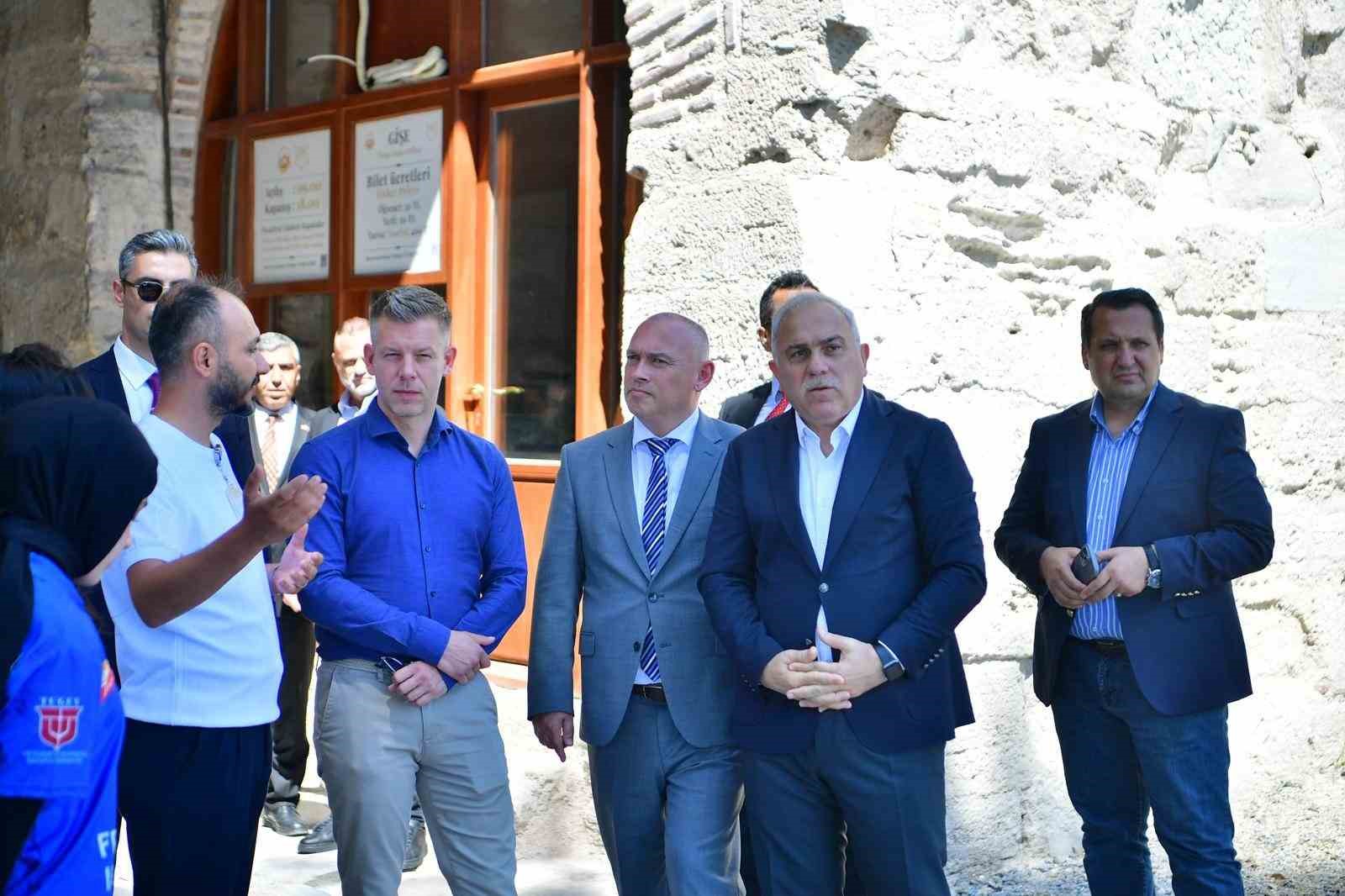 Macaristan Başbakanı Peter Magyar, Yedikule Hisarı’nı ziyaret etti