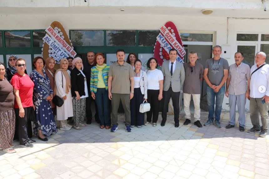 Kadın girişimciler Kuşadası’ndan Isparta’ya gidip haşhaş hasadı yaptı