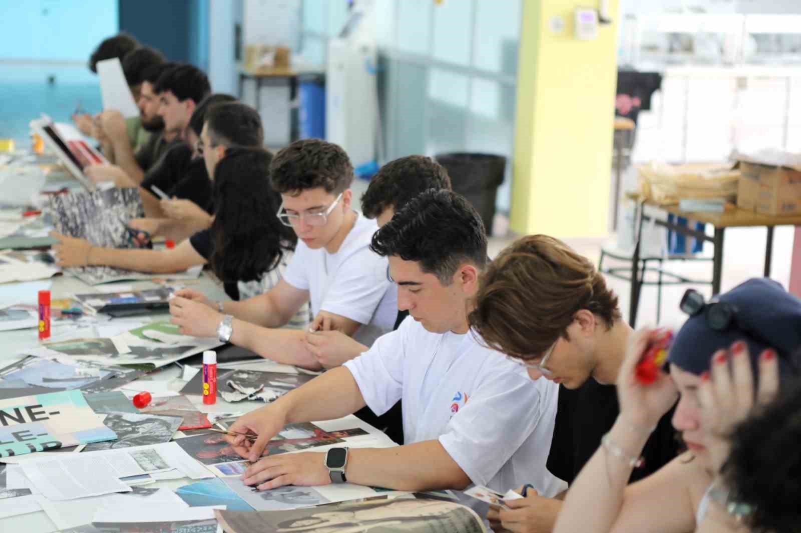 İki üniversitenin öğrencileri bir araya gelerek bilgi alışverişi yaptı