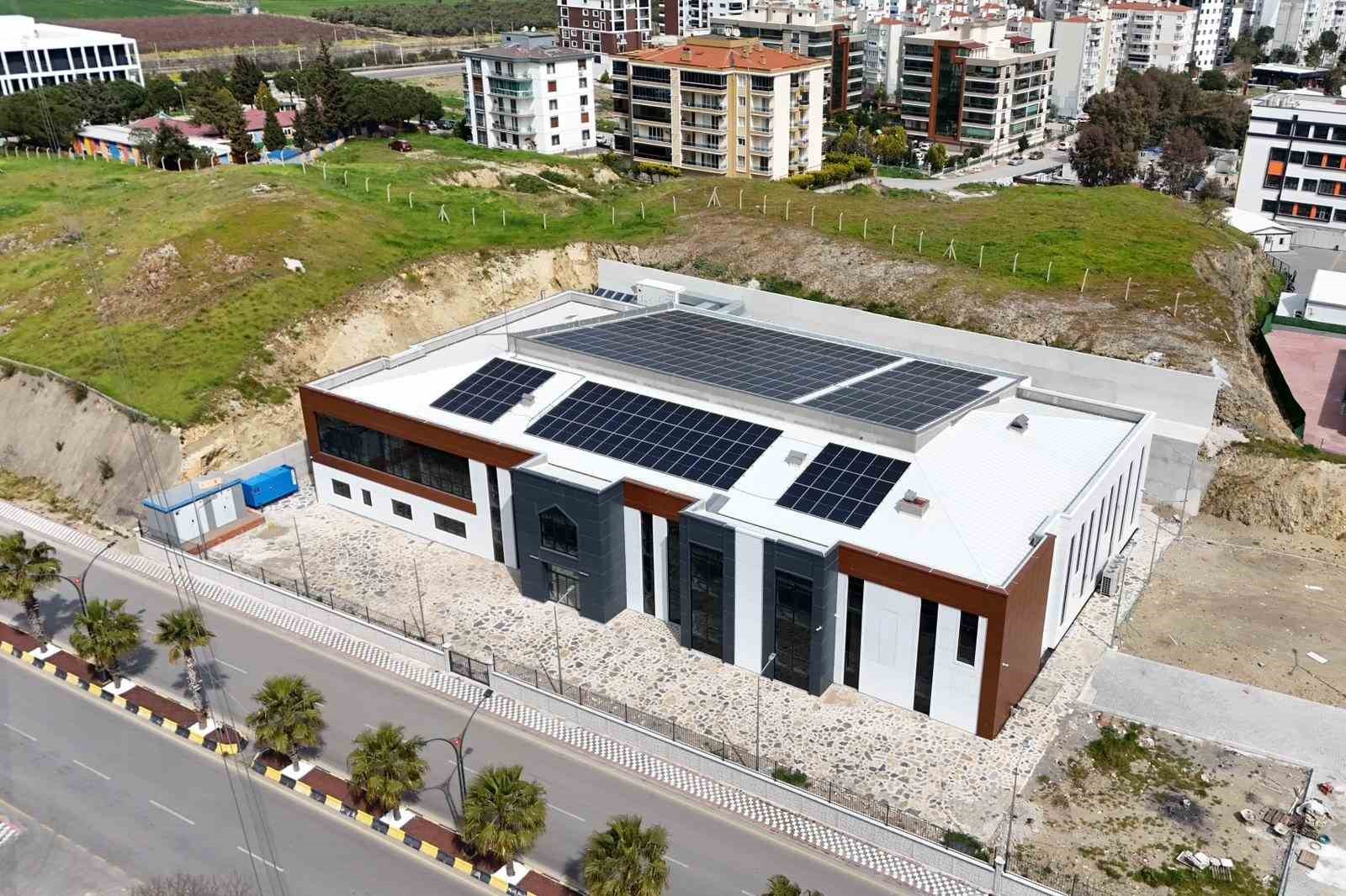 Menemen’de yapımı süren yeni gençlik merkezinde inceleme