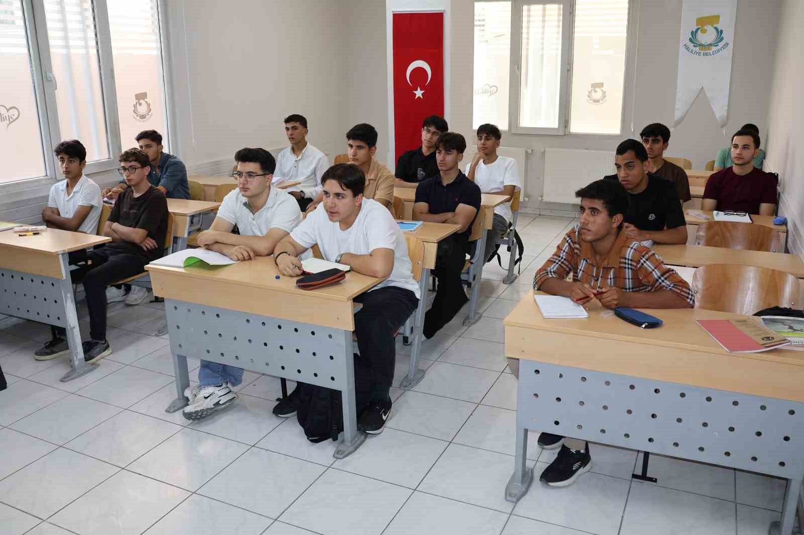 Haliliye’de üniversite adaylarına ücretsiz yaz kursu