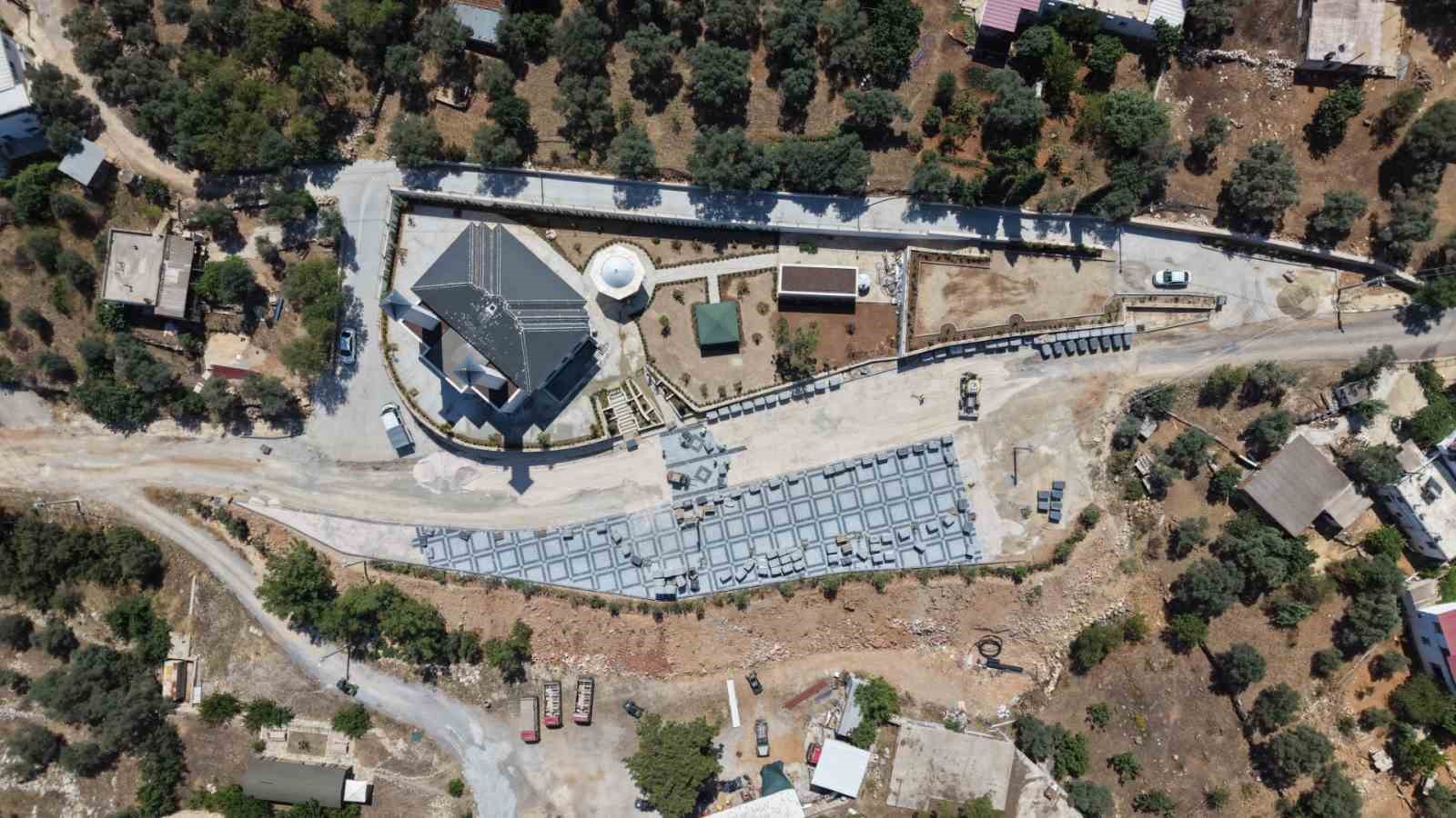 Çamlık Cami Önü Meydanı düzenleniyor