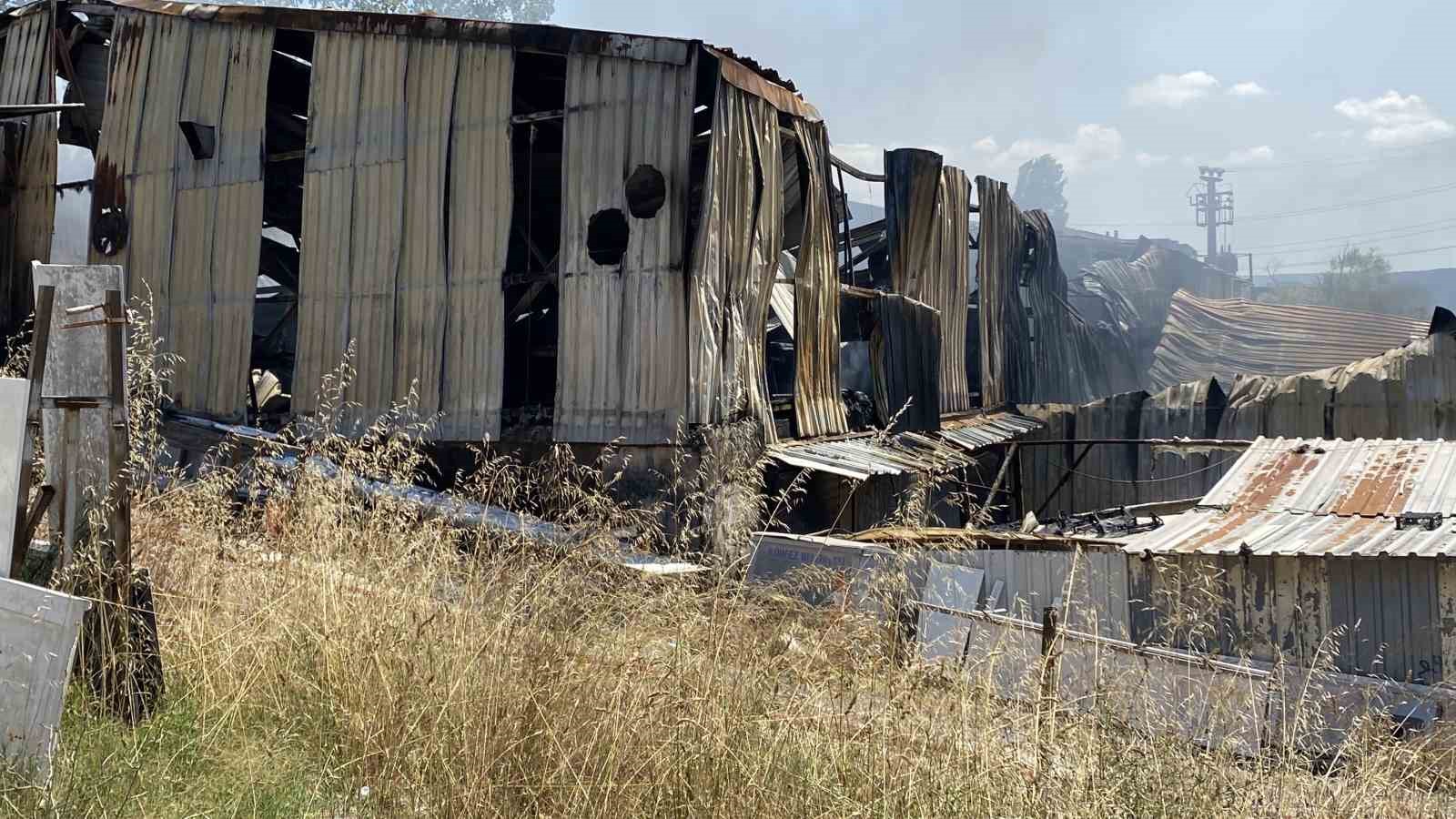 Kocaeli’deki boya fabrikası yangınında acı haber: 1 işçi hayatını kaybetti