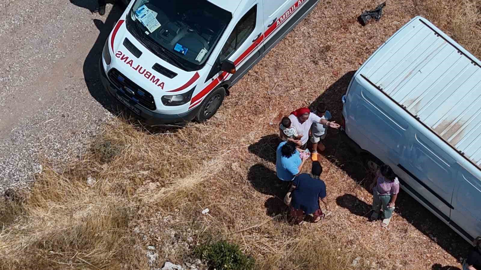 İnşaat malzemelerinin bulunduğu baraka alevlere teslim oldu