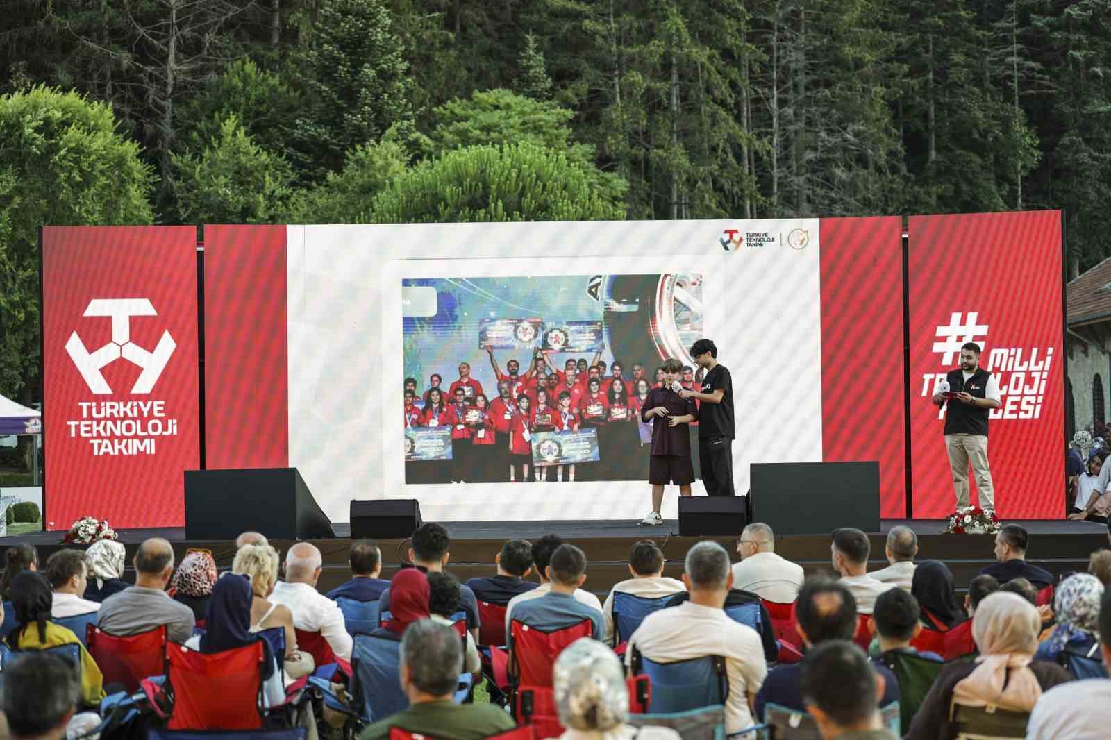 T3 Vakfı Mütevelli Heyeti Başkanı Selçuk Bayraktar: "Yıkıldığı yerden dünyayı bütün müesseseleriyle yeniden inşa etmek gerekiyor"