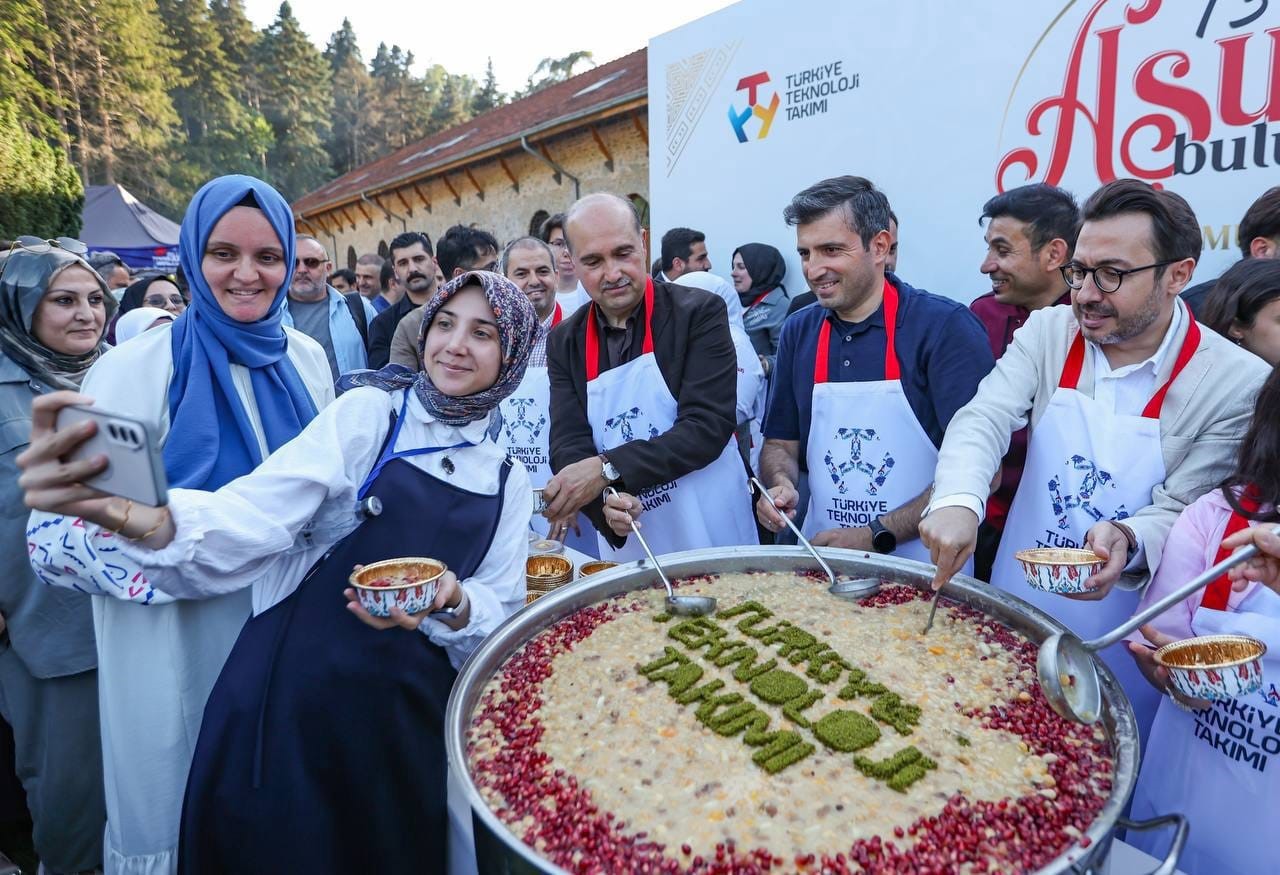 T3 Vakfı Mütevelli Heyeti Başkanı Selçuk Bayraktar: "Yıkıldığı yerden dünyayı bütün müesseseleriyle yeniden inşa etmek gerekiyor"