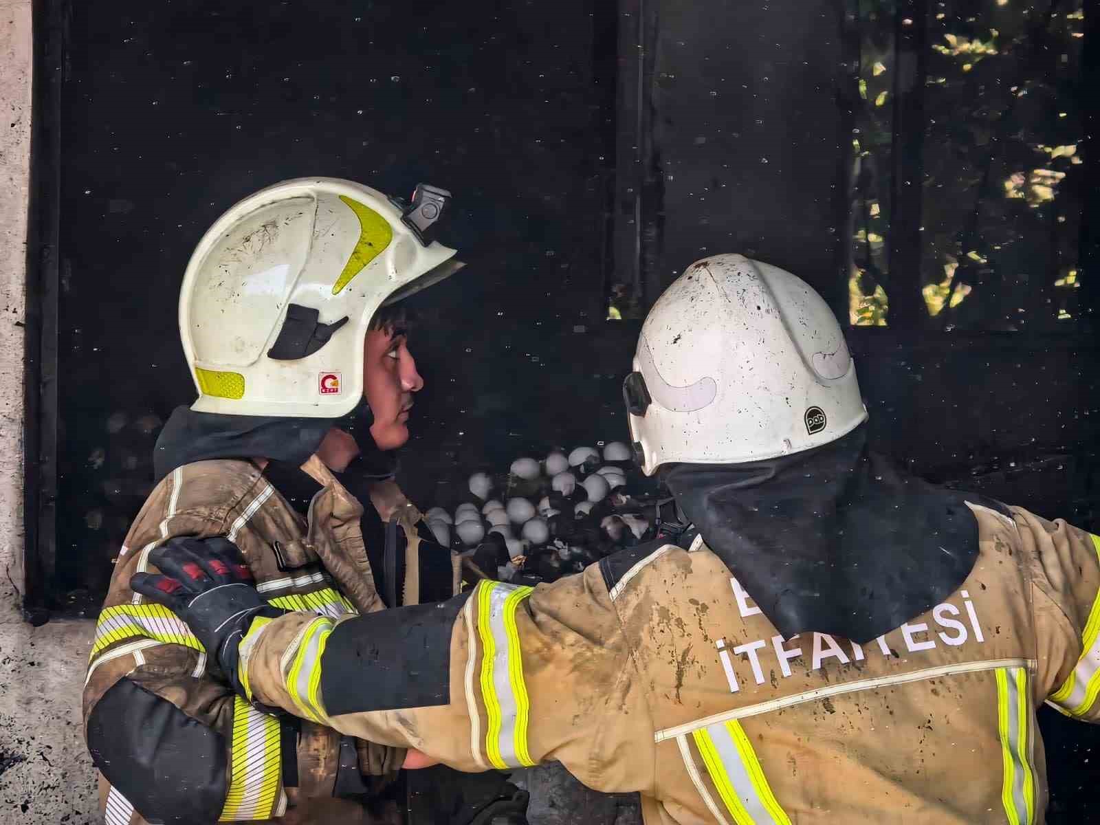 İnegöl’de yumurta deposunda yangın: Minik Huzeyfe’nin gözyaşları yürek burktu