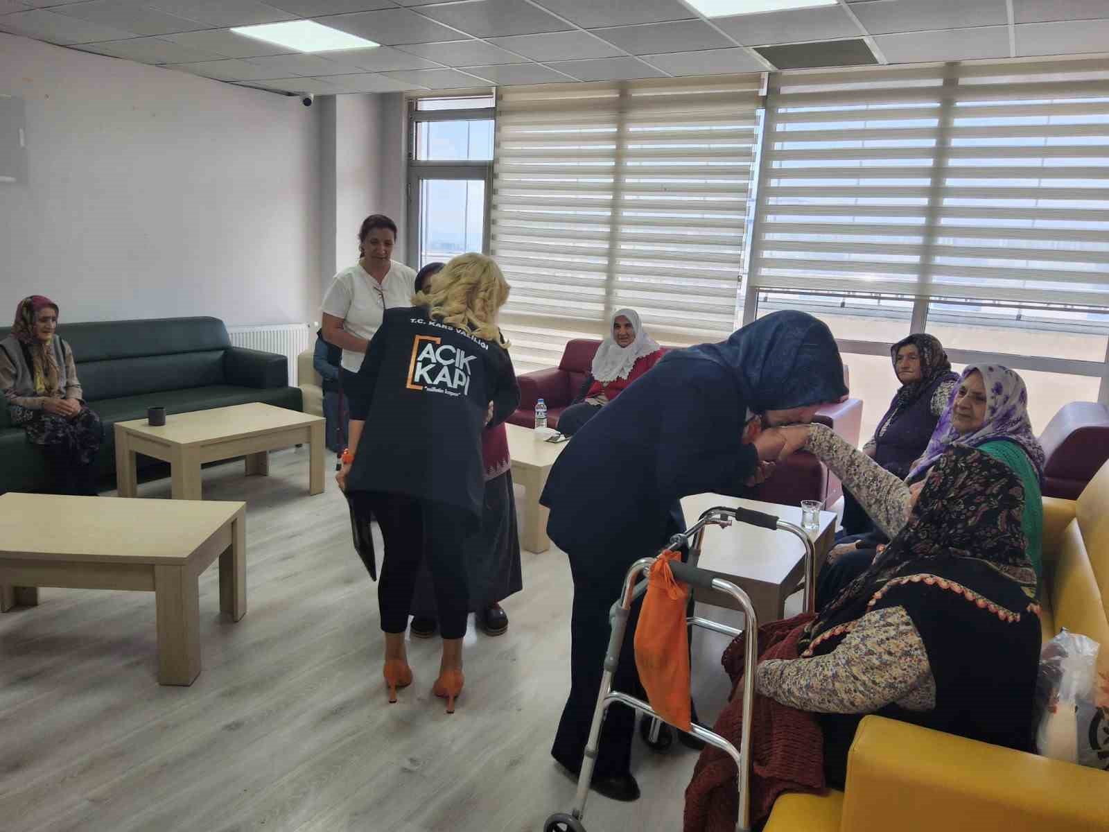 Kars Açık Kapı’dan huzurevi sakinlerine anlamlı ziyaret
