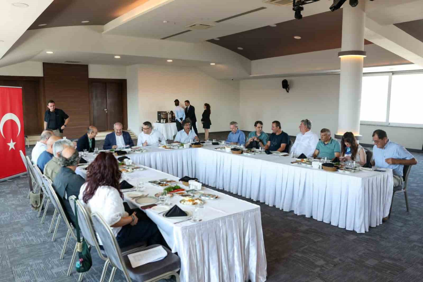 Çanakkale’de yürütülen arkeolojik bilimsel kazılar değerlendirildi