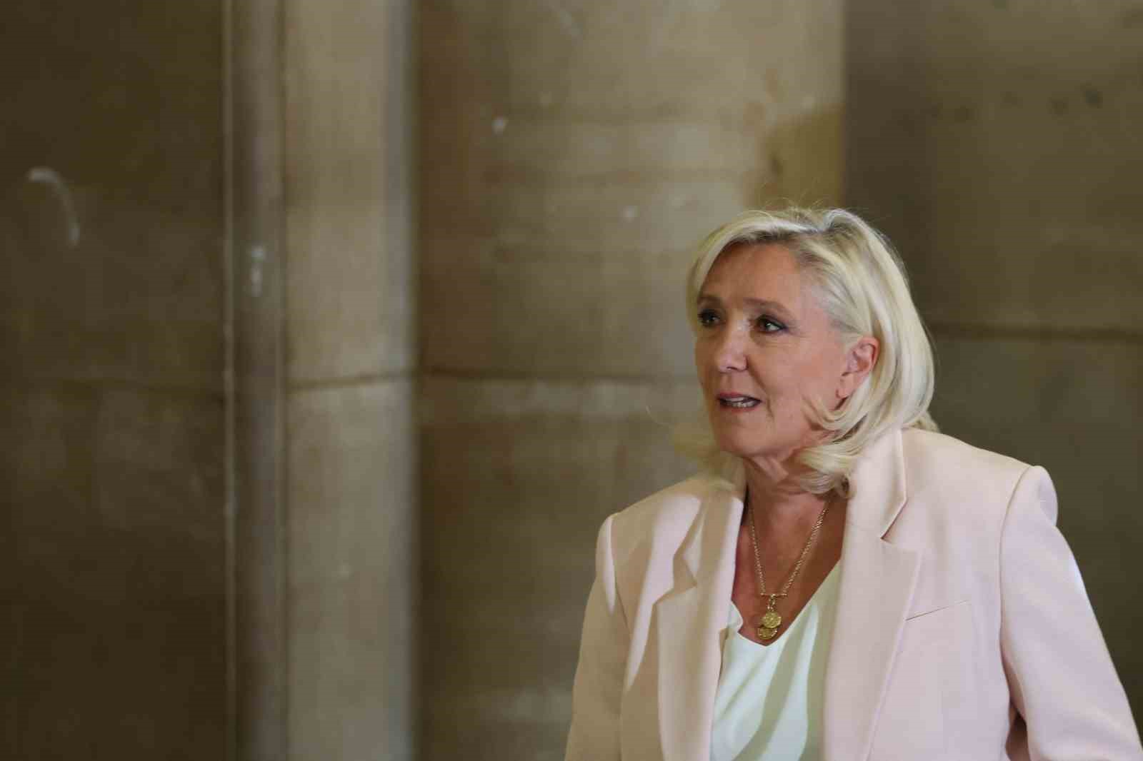 Fransa’da Marine Le Pen’e 3 yıl hapis ve 45 ay siyasi yasak