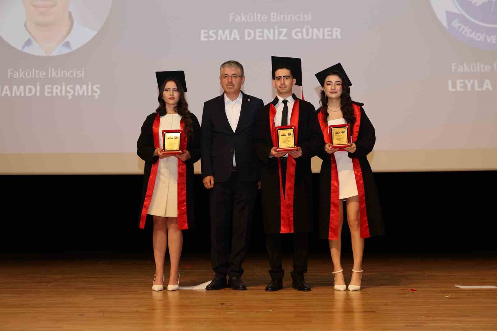 ERÜ İİBF 44. dönem mezunlarını verdi