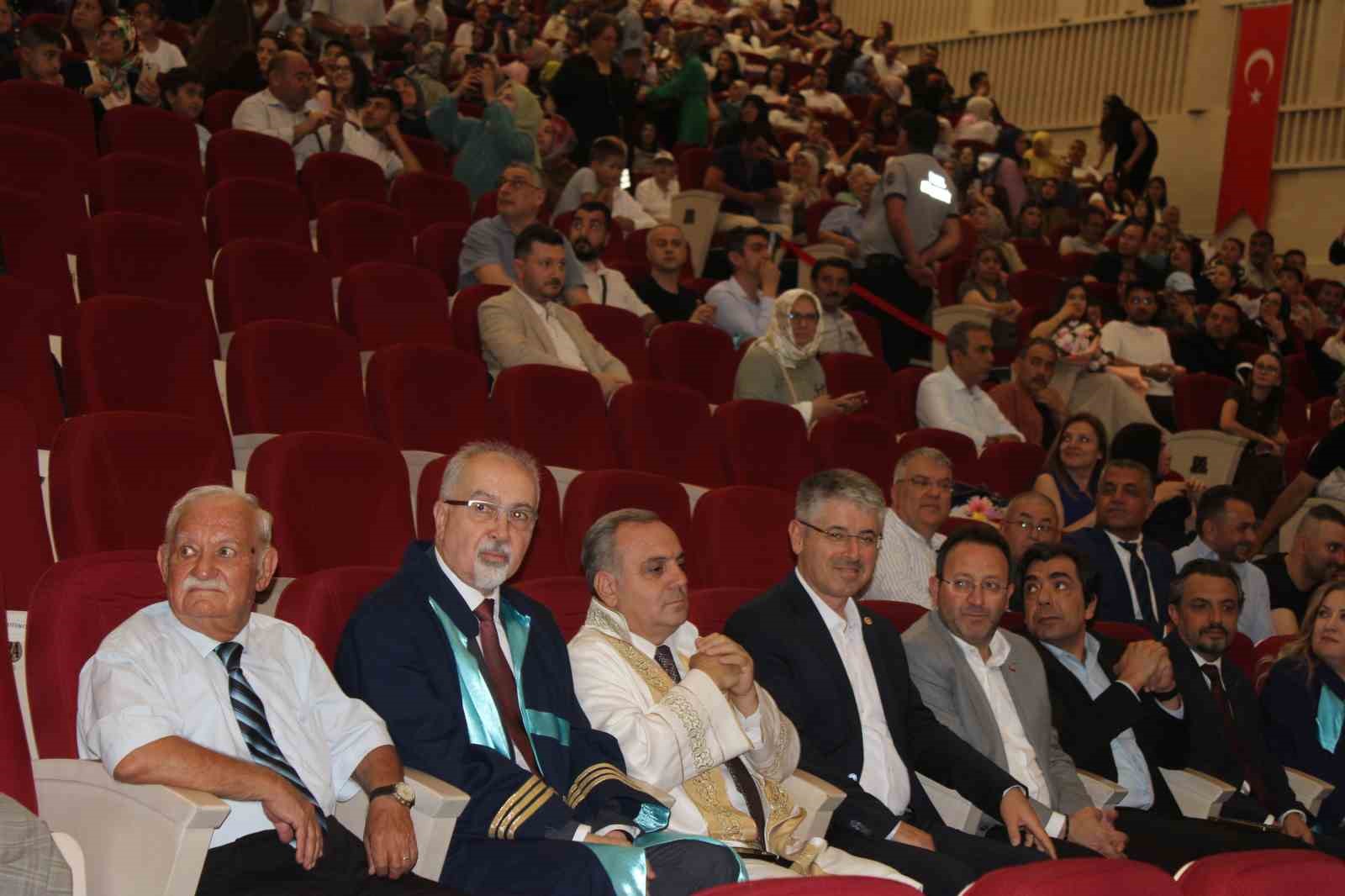 ERÜ İİBF 44. dönem mezunlarını verdi