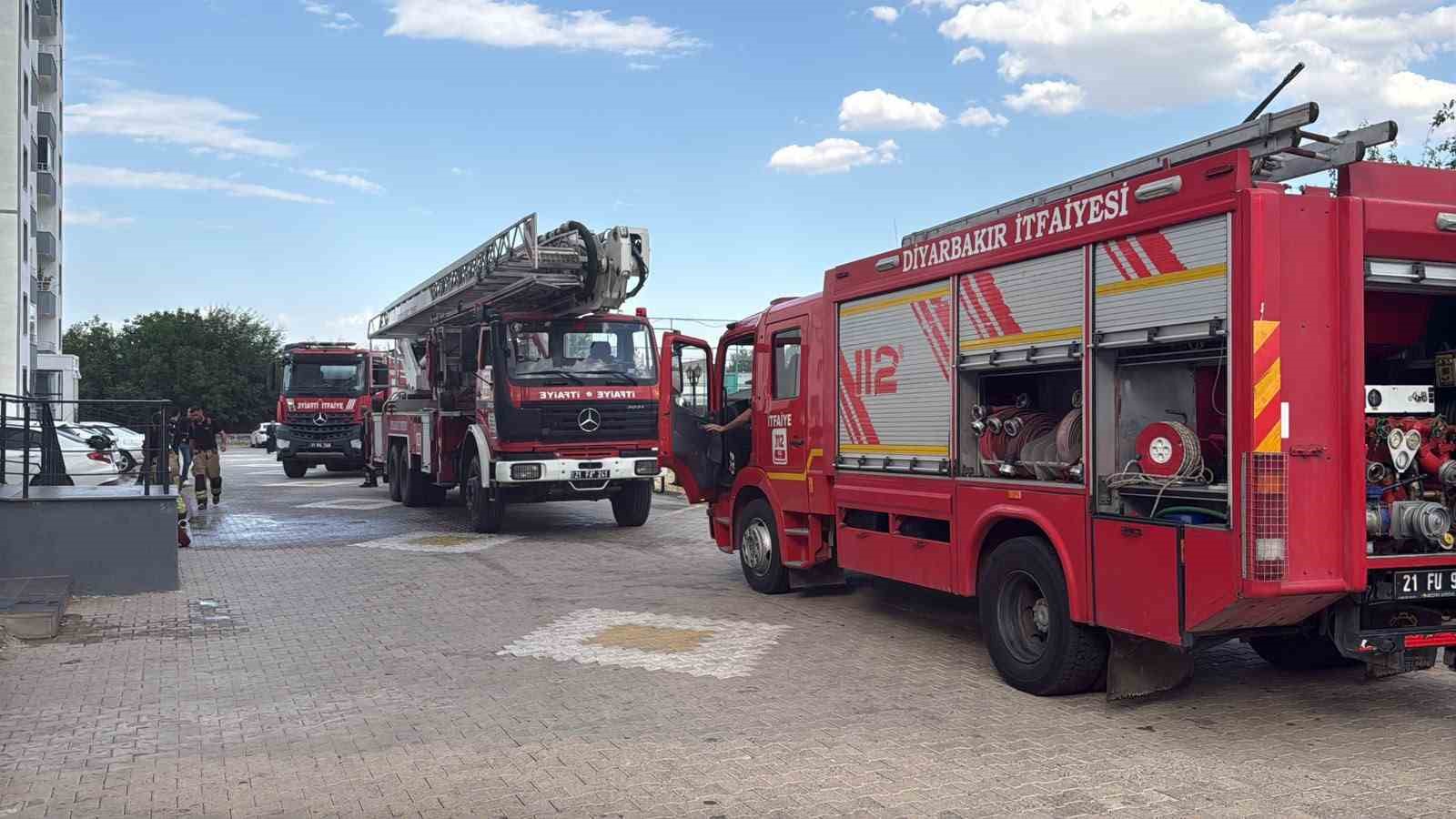 Diyarbakır’da ev yangınında 1 kişi dumandan etkilendi
