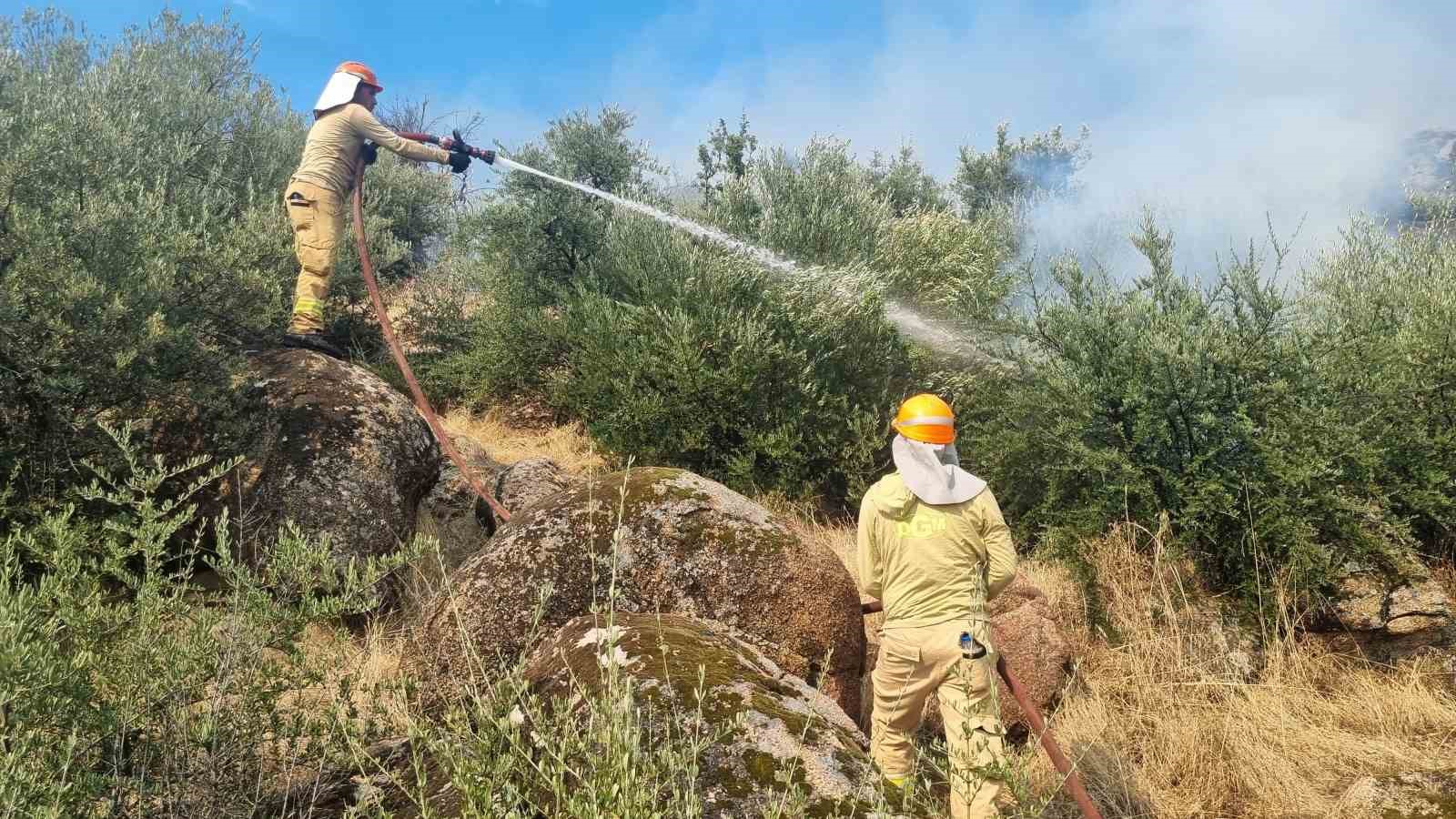 Alevler yerleşim yerlerini tehdit etti, tahliye hazırlıkları başladı