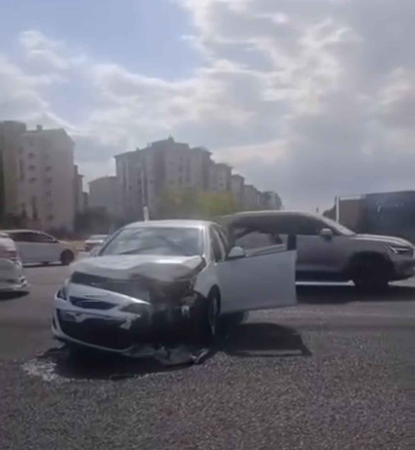 Diyarbakır’da iki otomobil çarpıştı: 3 yaralı