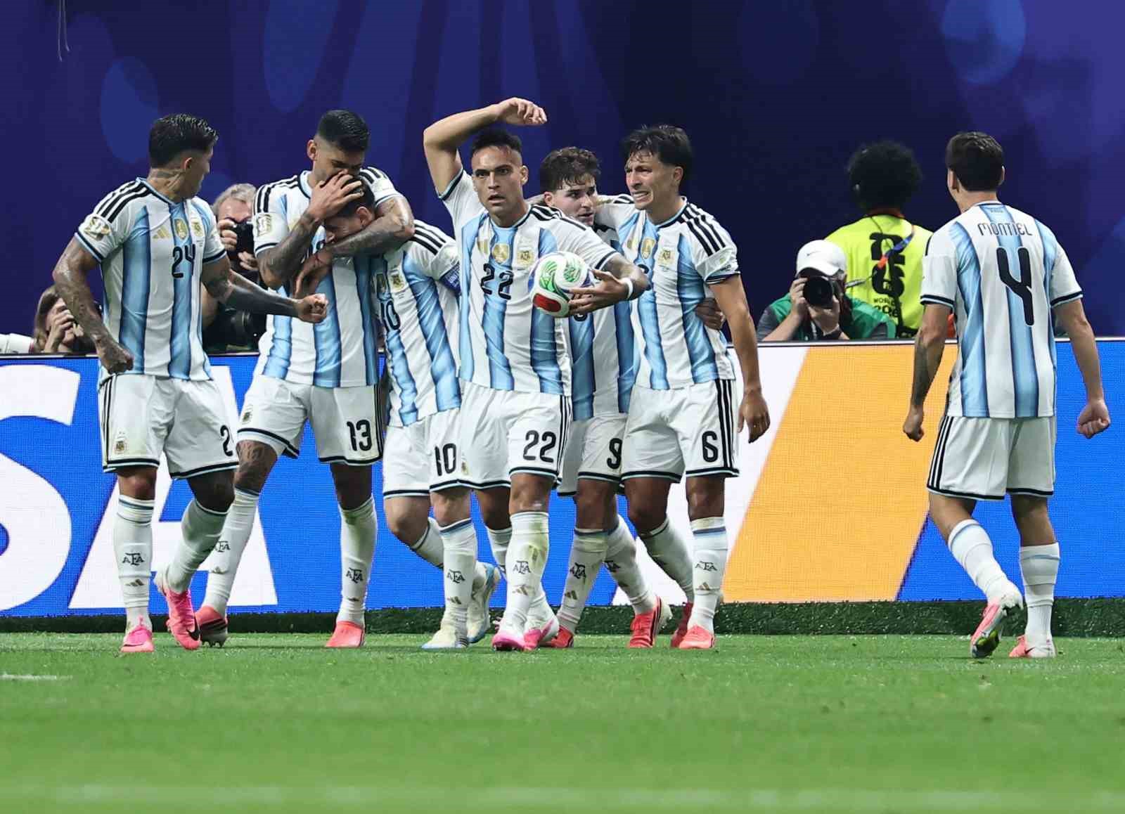 Arjantin, 2-0 geriden gelerek çeyrek finale yükseldi