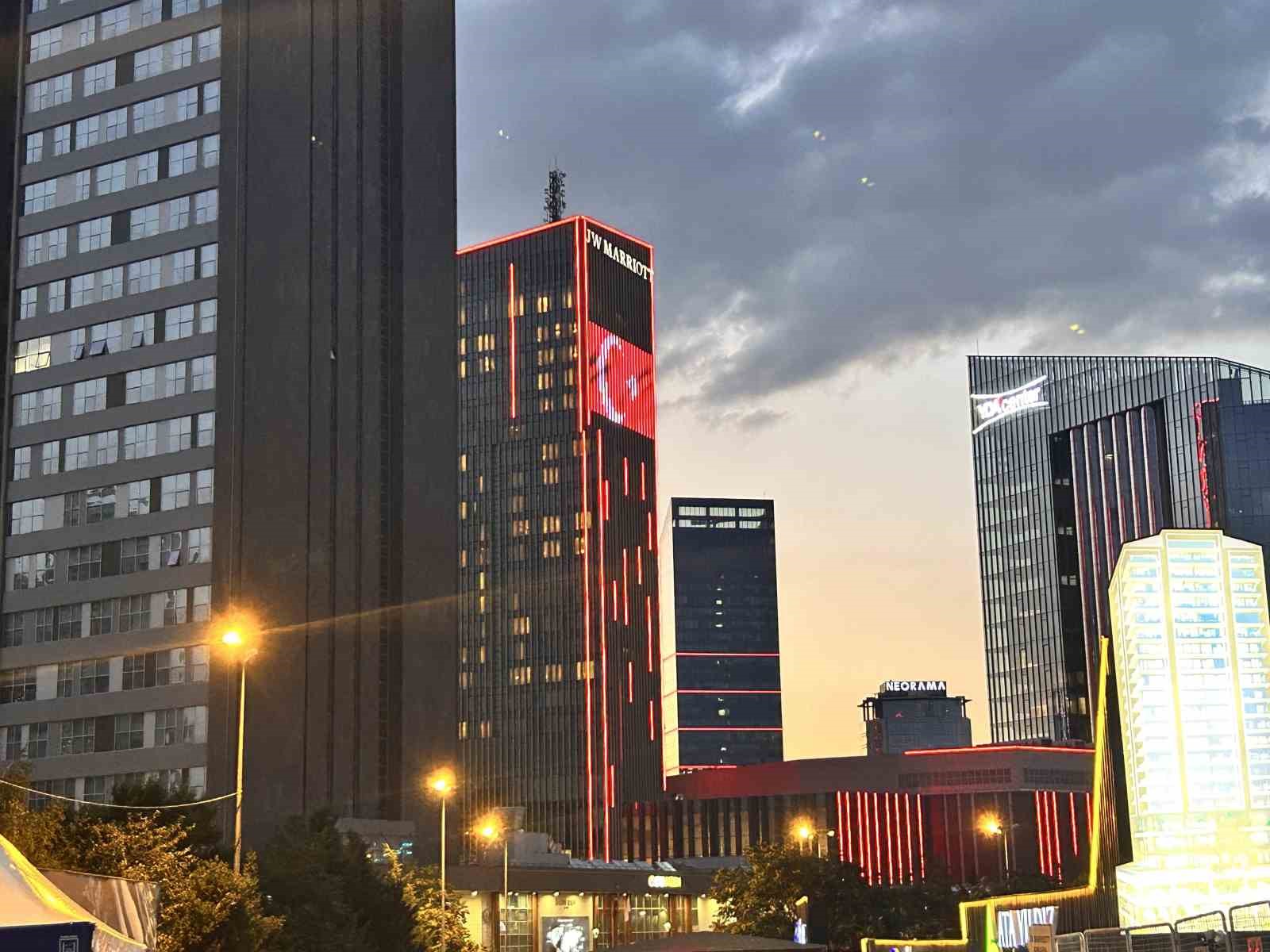 ABD Başkanı Trump’ın kalacağı otele Cumhurbaşkanı Erdoğan ile birlikte yer aldığı fotoğraf yansıtıldı