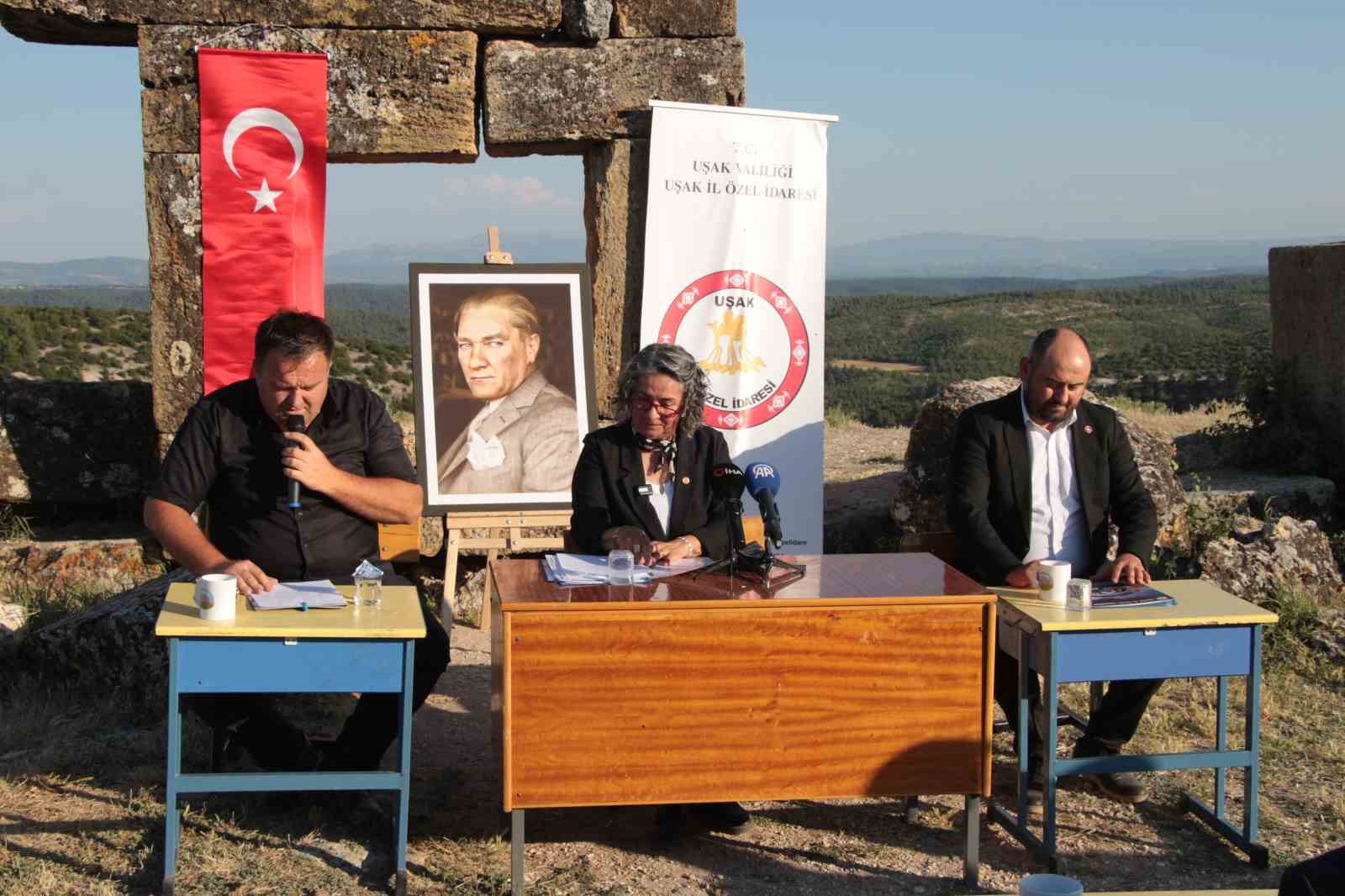 Uşak İl Genel Meclisi toplantısı ilk kez Blaundos Antik Kenti’nde yapıldı