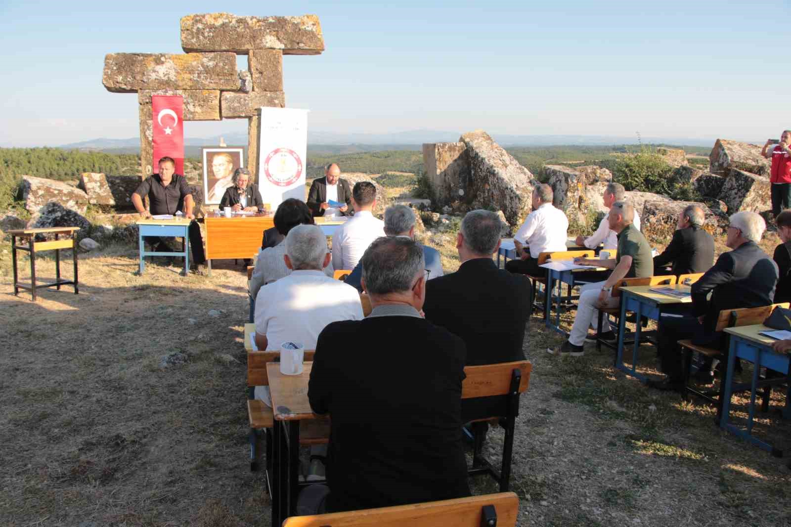 Uşak İl Genel Meclisi toplantısı ilk kez Blaundos Antik Kenti’nde yapıldı