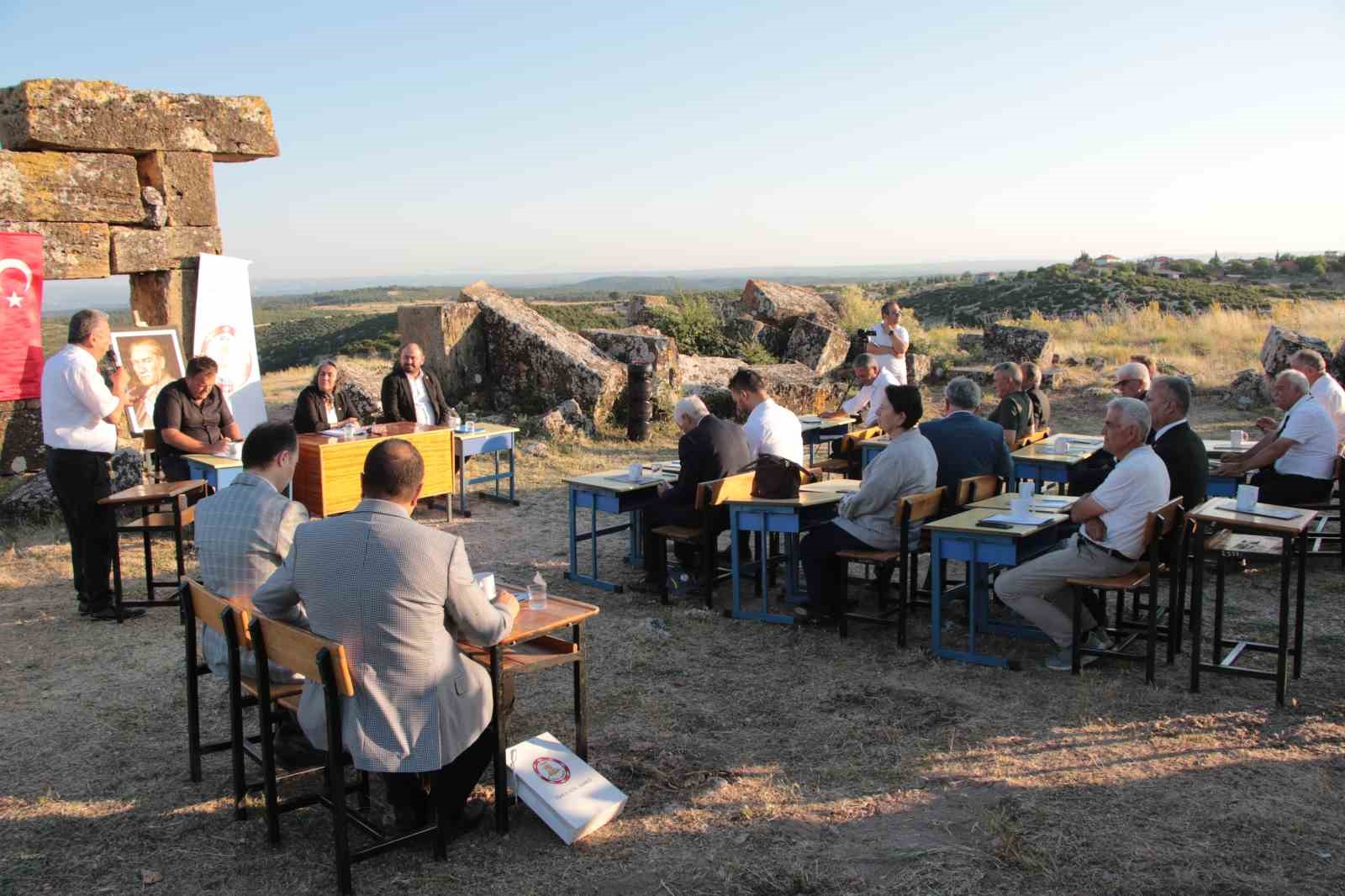 Uşak İl Genel Meclisi toplantısı ilk kez Blaundos Antik Kenti’nde yapıldı