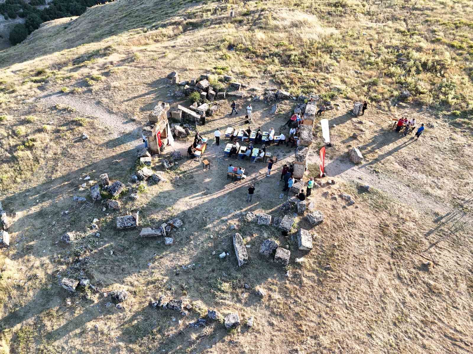 Uşak İl Genel Meclisi toplantısı ilk kez Blaundos Antik Kenti’nde yapıldı