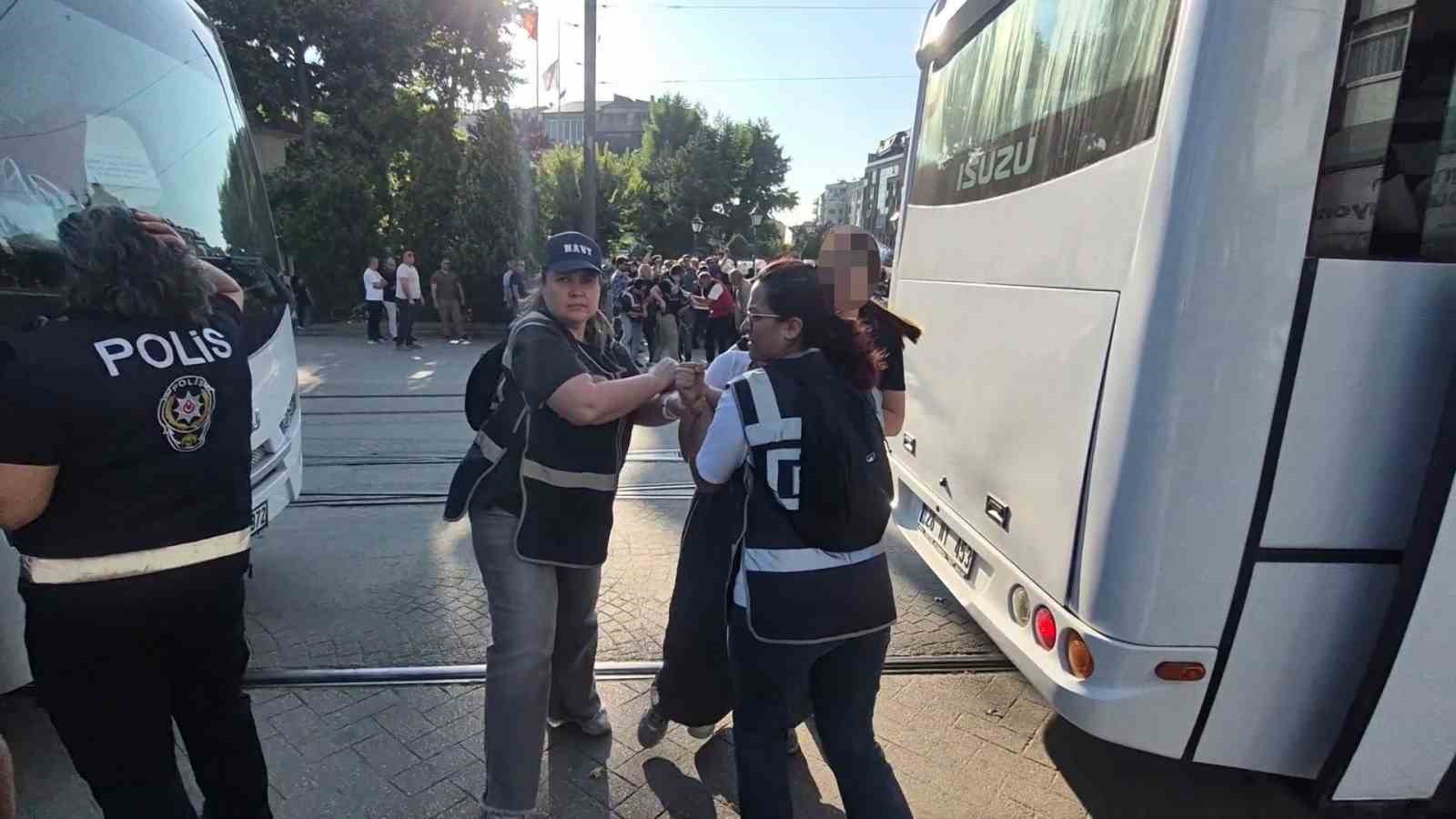 Eskişehir’de izinsiz eylem yapan gruba polis müdahale etti: 35 gözaltı