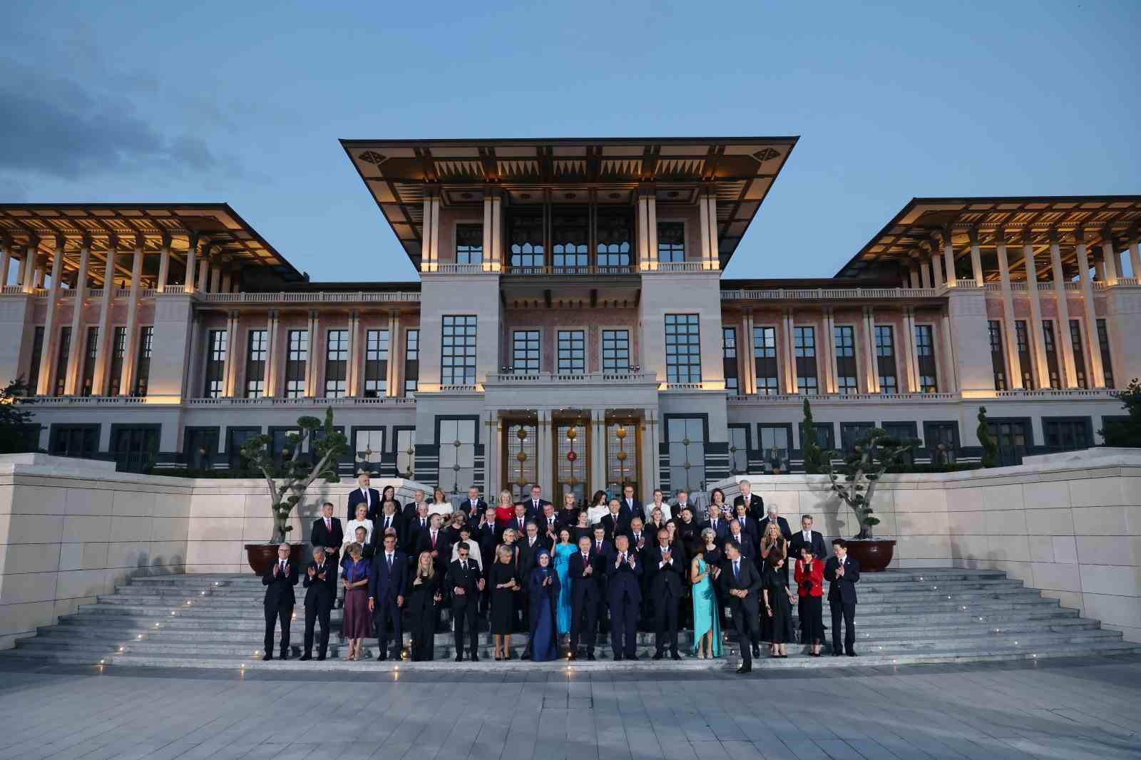 NATO liderleri Külliye’de aile fotoğrafında buluştu