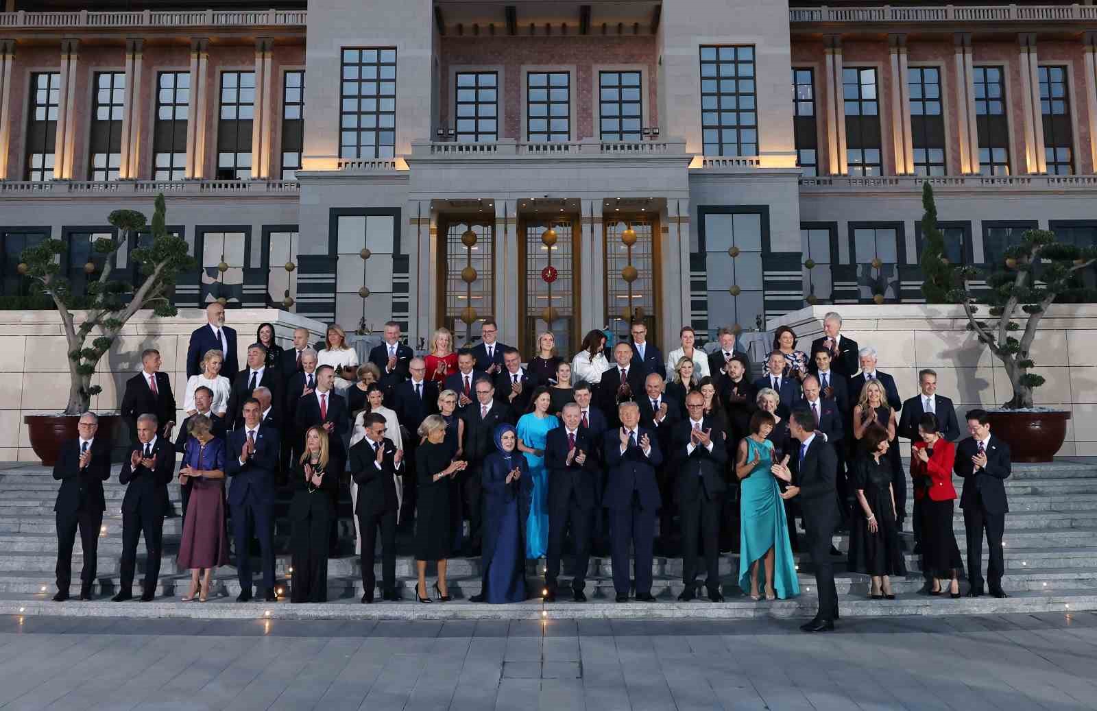 NATO liderleri Külliye’de aile fotoğrafında buluştu