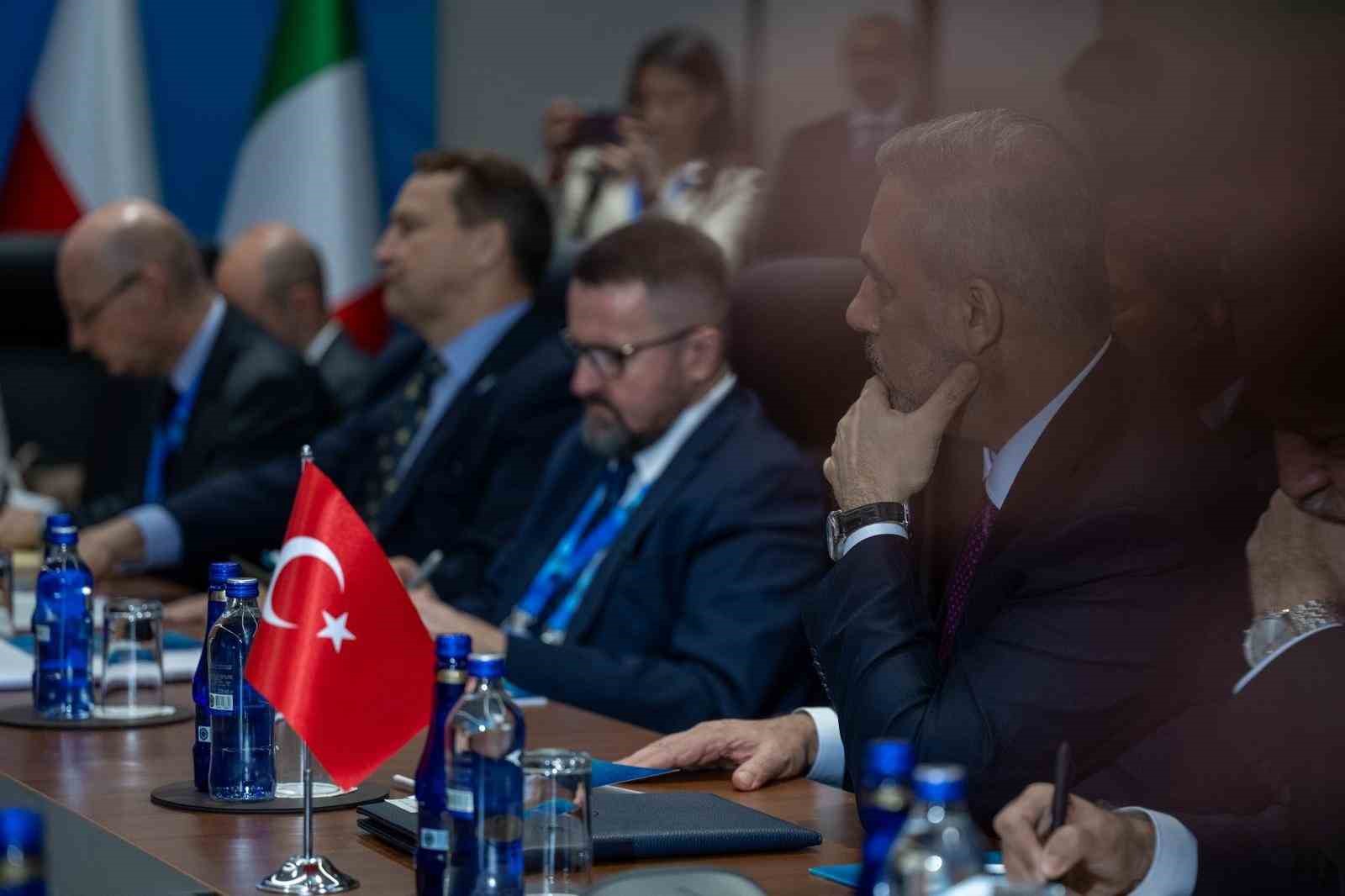 Bakan Fidan, güncel güvenlik meselelerinin ele alındığı kısıtlı katılımlı toplantıya katıldı