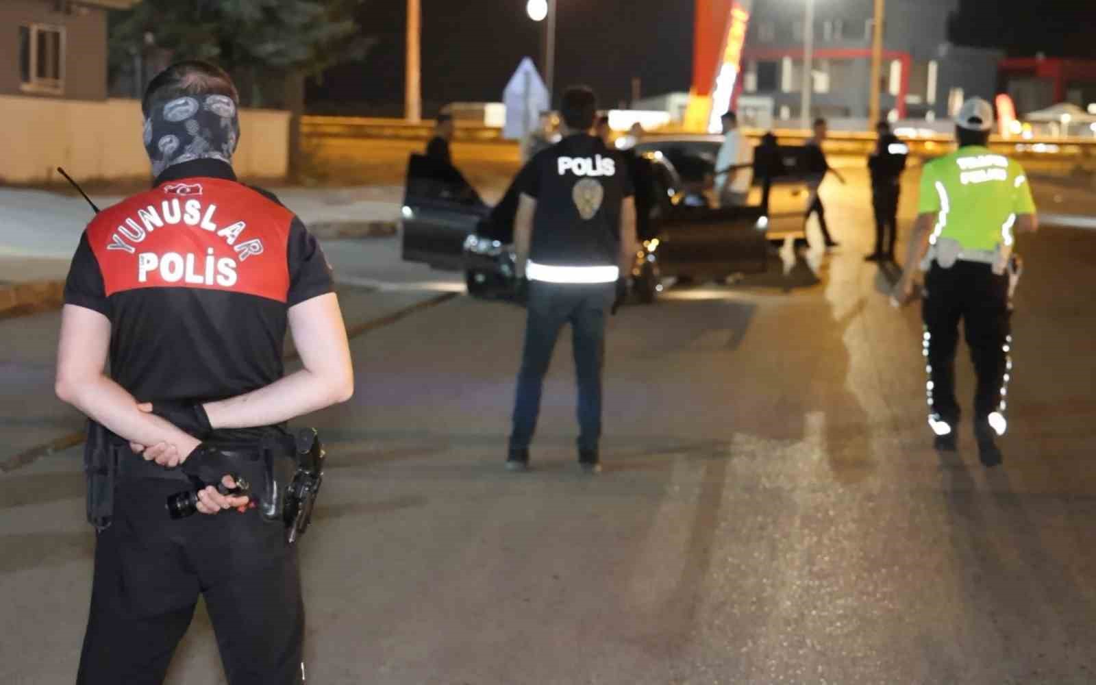 Aksaray’da "NATO Zirvesi" uygulamasında araçlar didik didik arandı