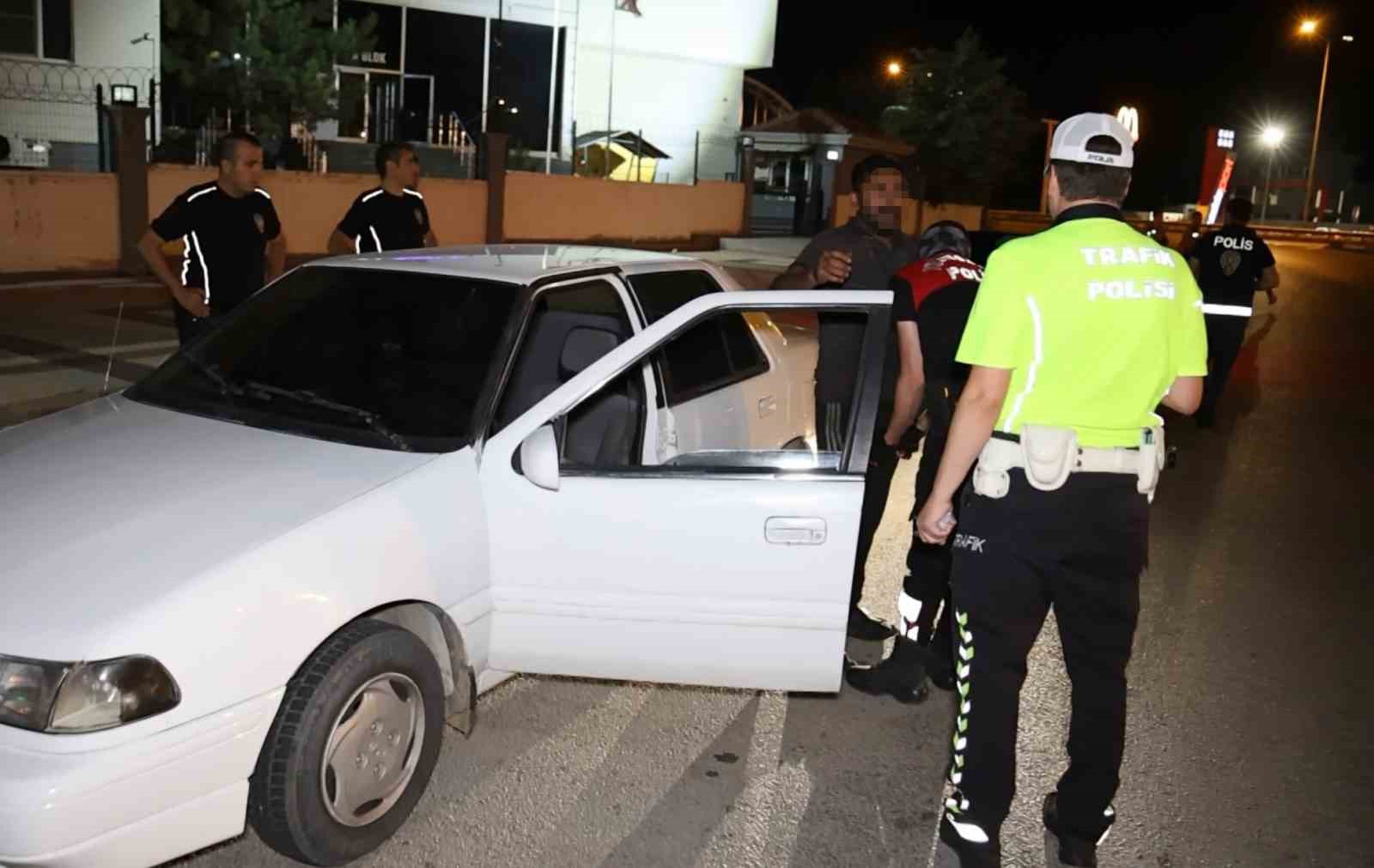 Aksaray’da "NATO Zirvesi" uygulamasında araçlar didik didik arandı