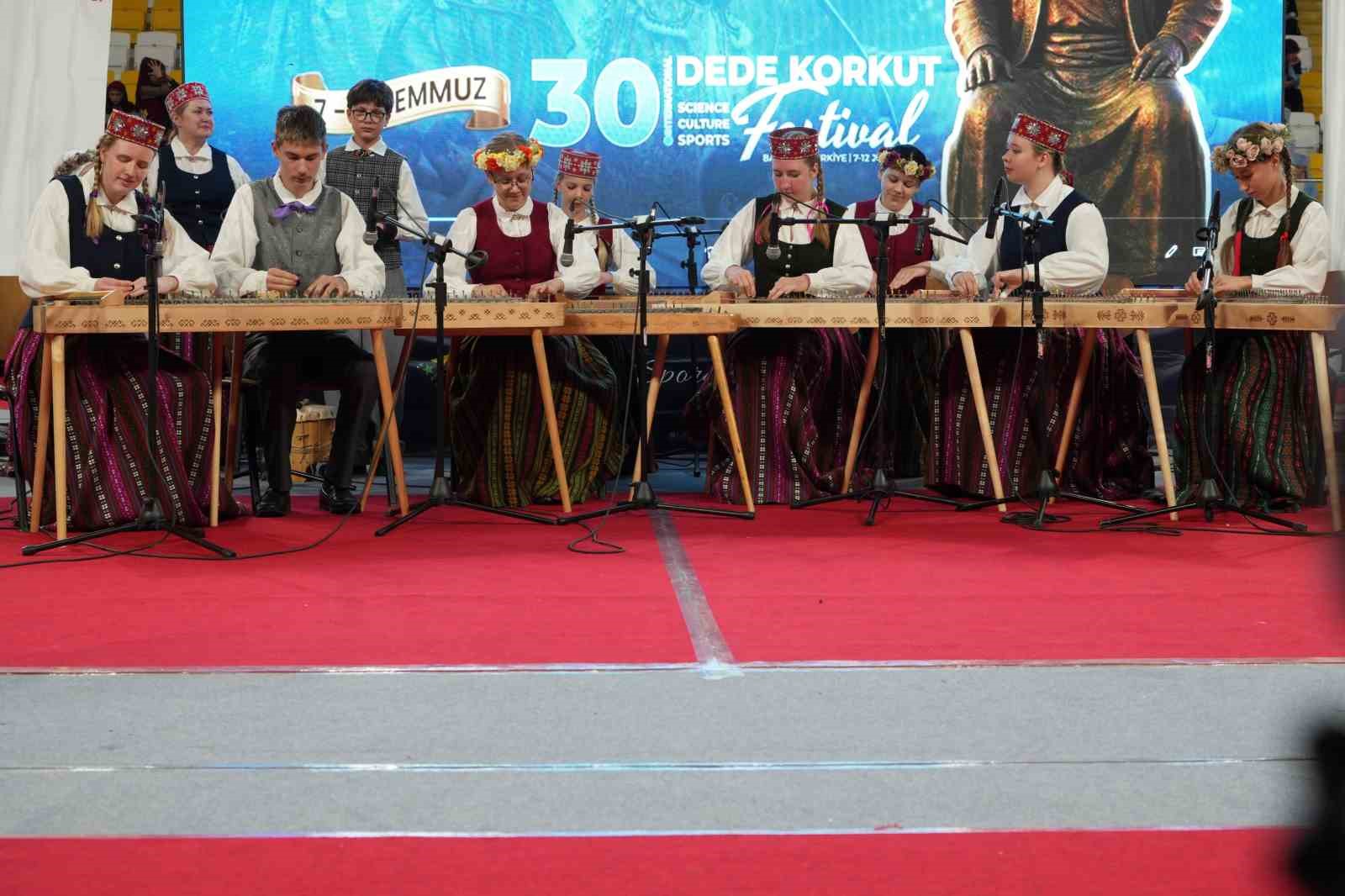 Dede Korkut Şöleni’nde 11 ülkeden 15 ekip sahne aldı