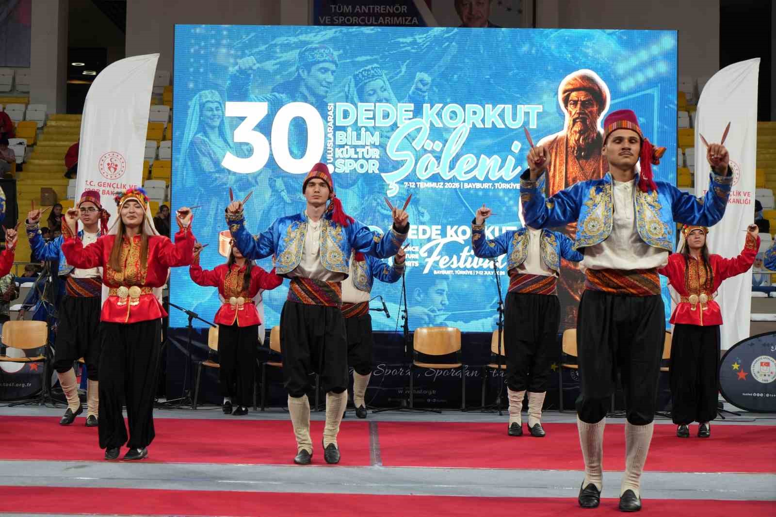 Dede Korkut Şöleni’nde 11 ülkeden 15 ekip sahne aldı