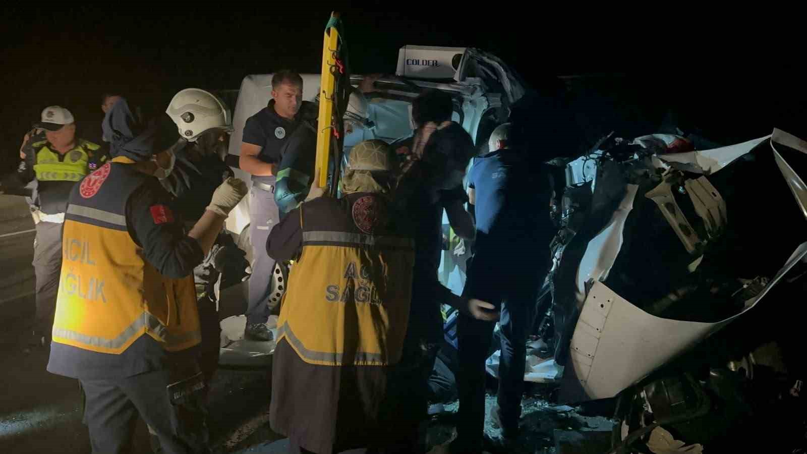 Tırdan ayrılan dorse zincirleme kazaya sebep oldu: 3 ölü
