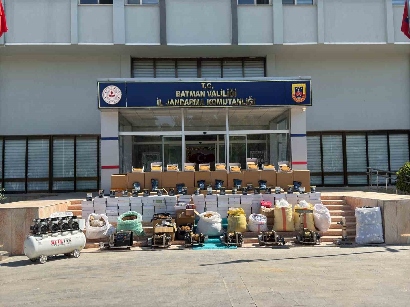 Batman’da kaçakçılık operasyonunda binlerce kaçak ürün ele geçirildi