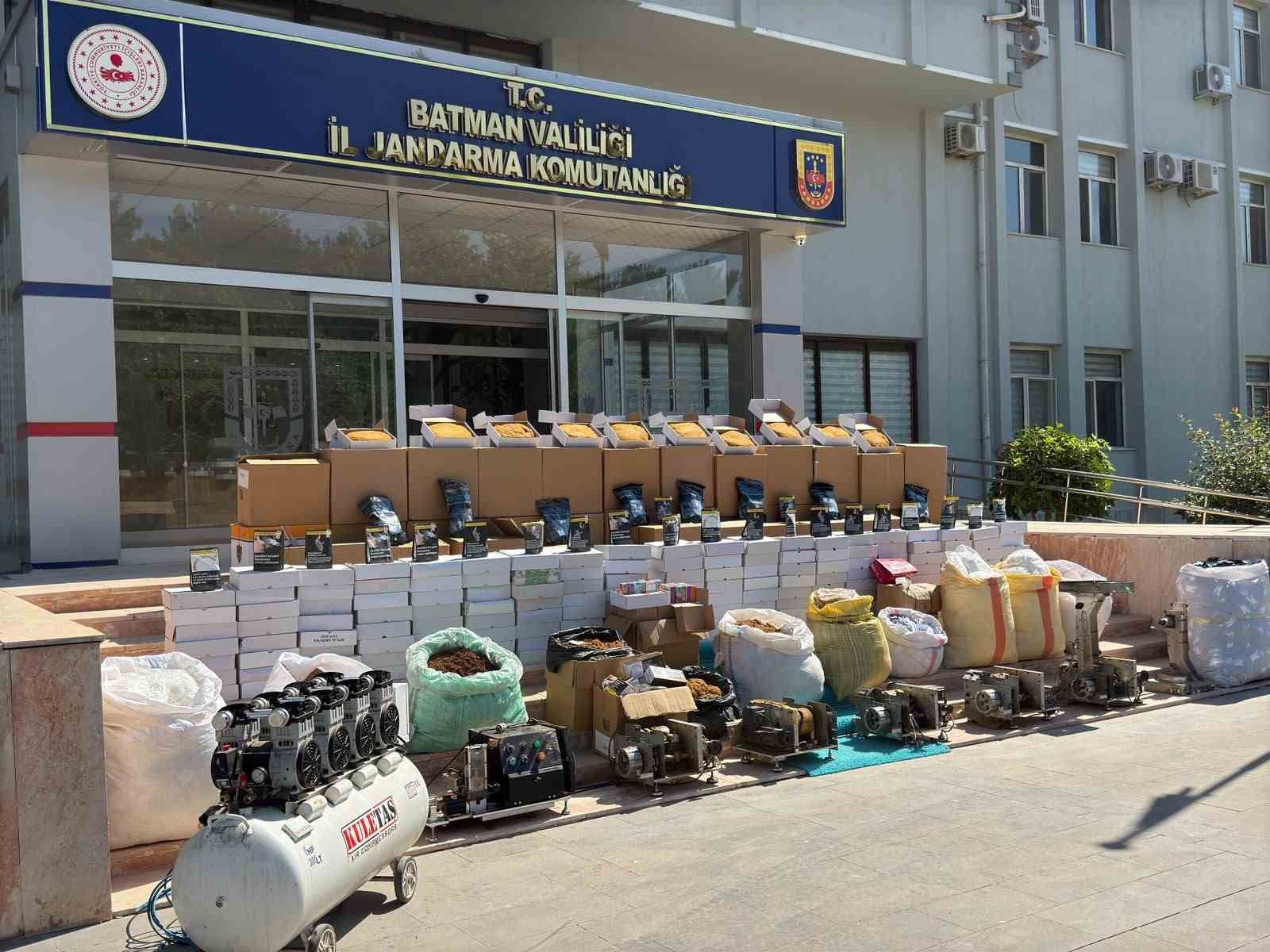 Batman’da kaçakçılık operasyonunda binlerce kaçak ürün ele geçirildi