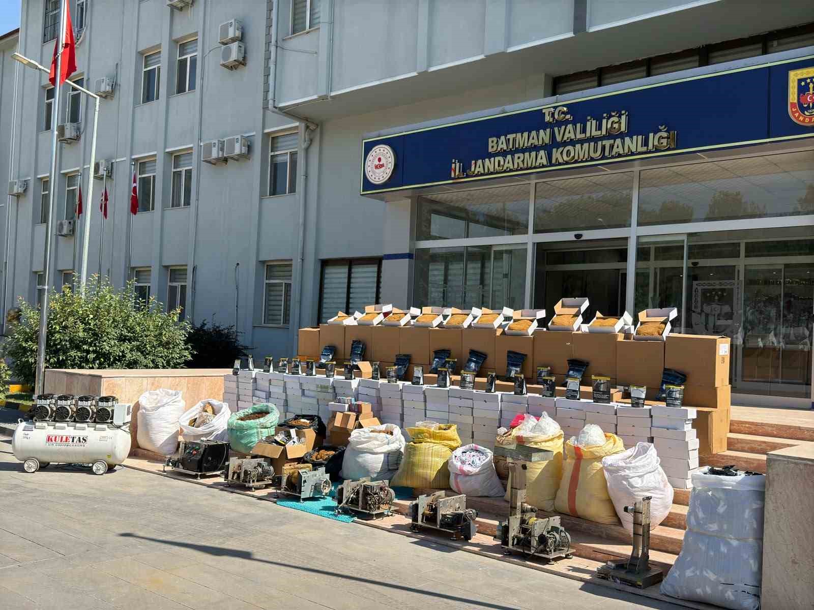 Batman’da kaçakçılık operasyonunda binlerce kaçak ürün ele geçirildi