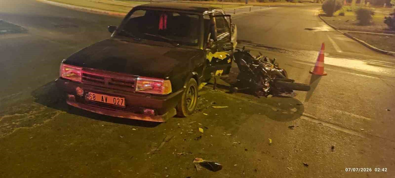 Manavgat’ta otomobil ile çarpışan motosikletteki 2 kişi yaralandı