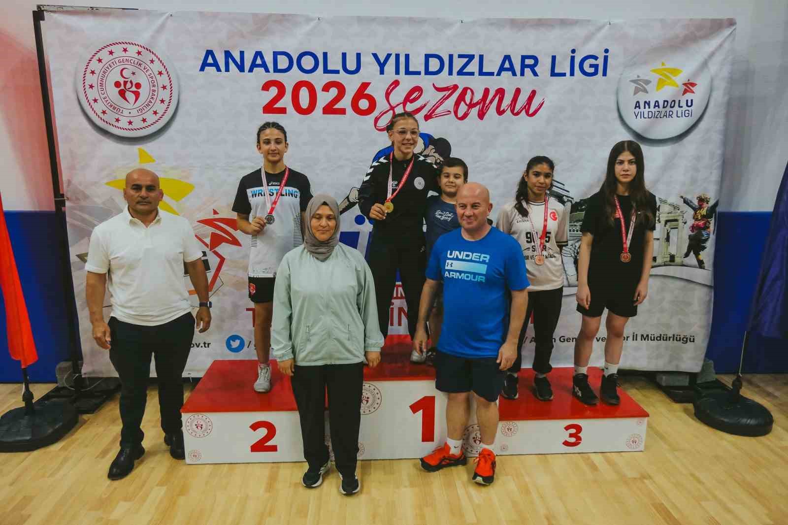 Türkiye’nin genç güreşçileri Aydın’da mindere çıktı