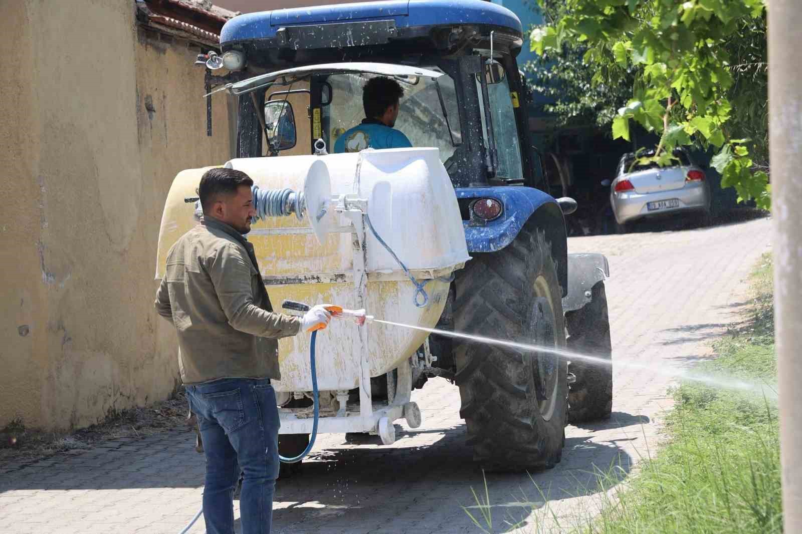Koçarlı Belediyesi’nden Şahinciler’de çevre mesaisi