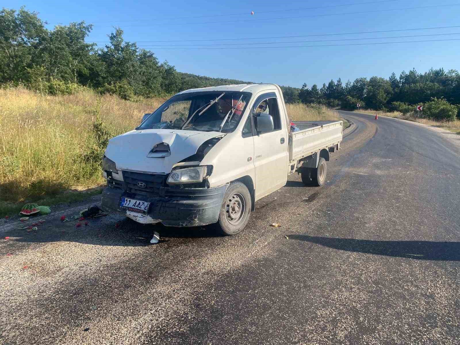 Bilecik’te kamyonetle otomobil çarpıştı: 3 yaralı
