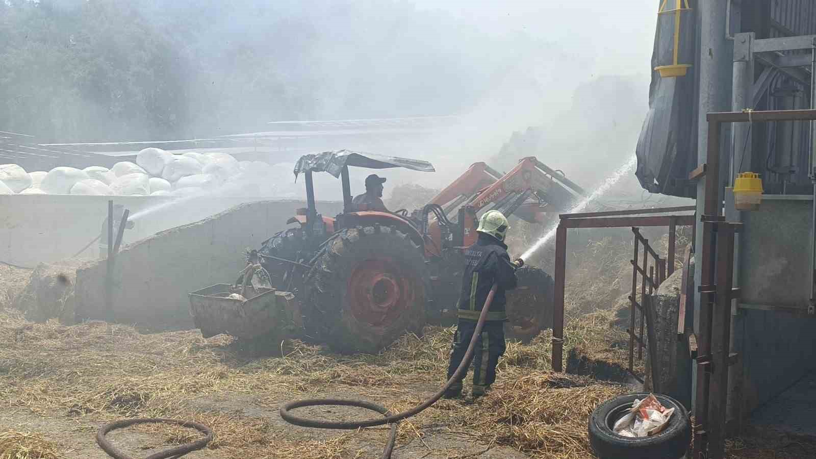 Antalya’da besihanede çıkan yangında 60 saman balyası kül oldu