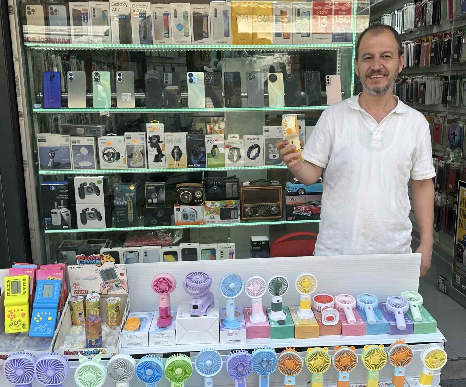 En ekonomik ve pratik serinleme aracı "El pervanesi"