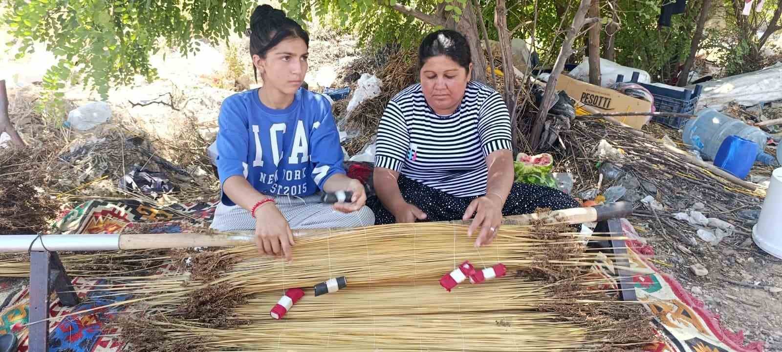Kahramanmaraş’ın asırlık tarhana geleneğini yaşatan doğal çiğ ustaları naylon ürünlere karşı direniyor