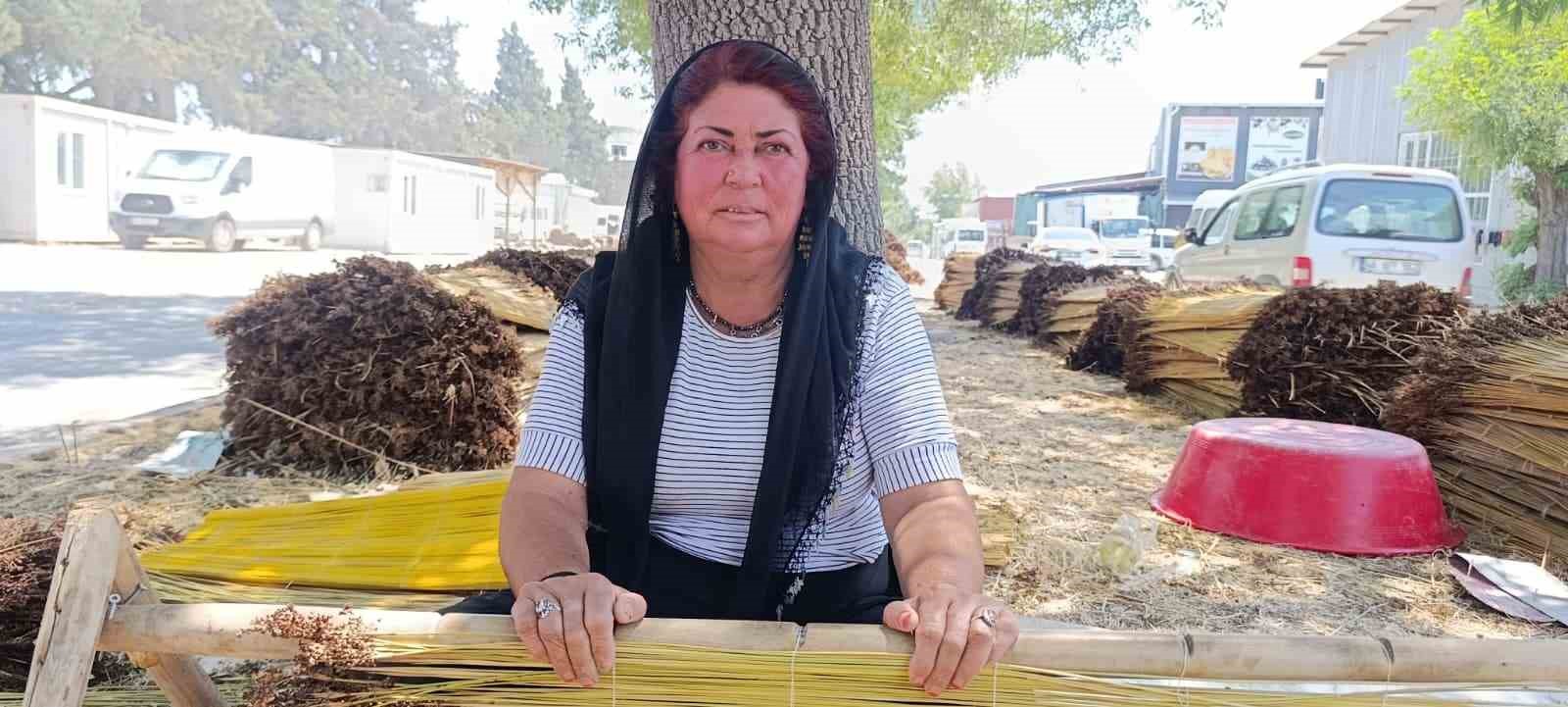 Kahramanmaraş’ın asırlık tarhana geleneğini yaşatan doğal çiğ ustaları naylon ürünlere karşı direniyor
