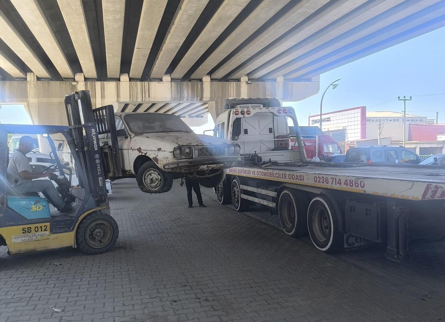Salihli’de hurda araçlar tek tek toplanıyor