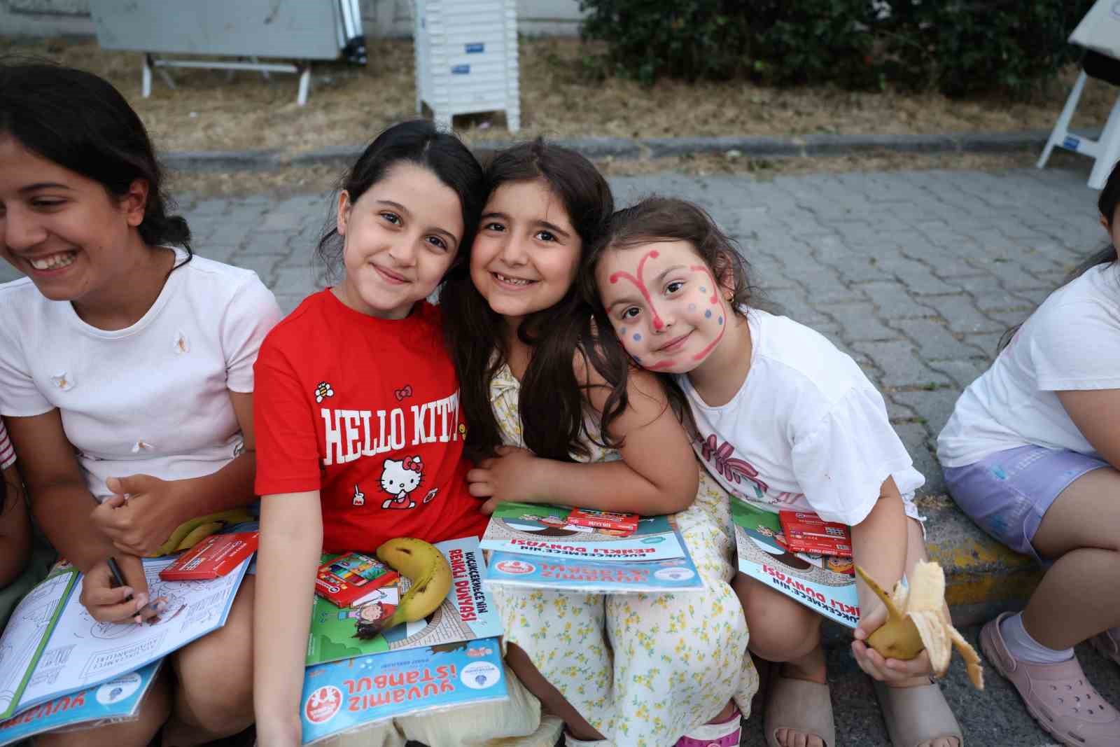 Küçükçekmece’de "3. Geleneksel sokakta oyun var" ın ilk gününe büyük ilgi