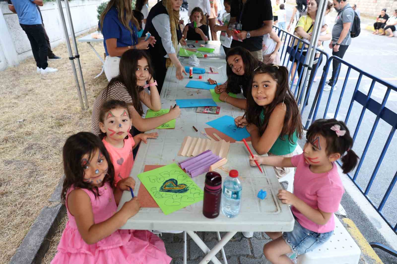 Küçükçekmece’de "3. Geleneksel sokakta oyun var" ın ilk gününe büyük ilgi