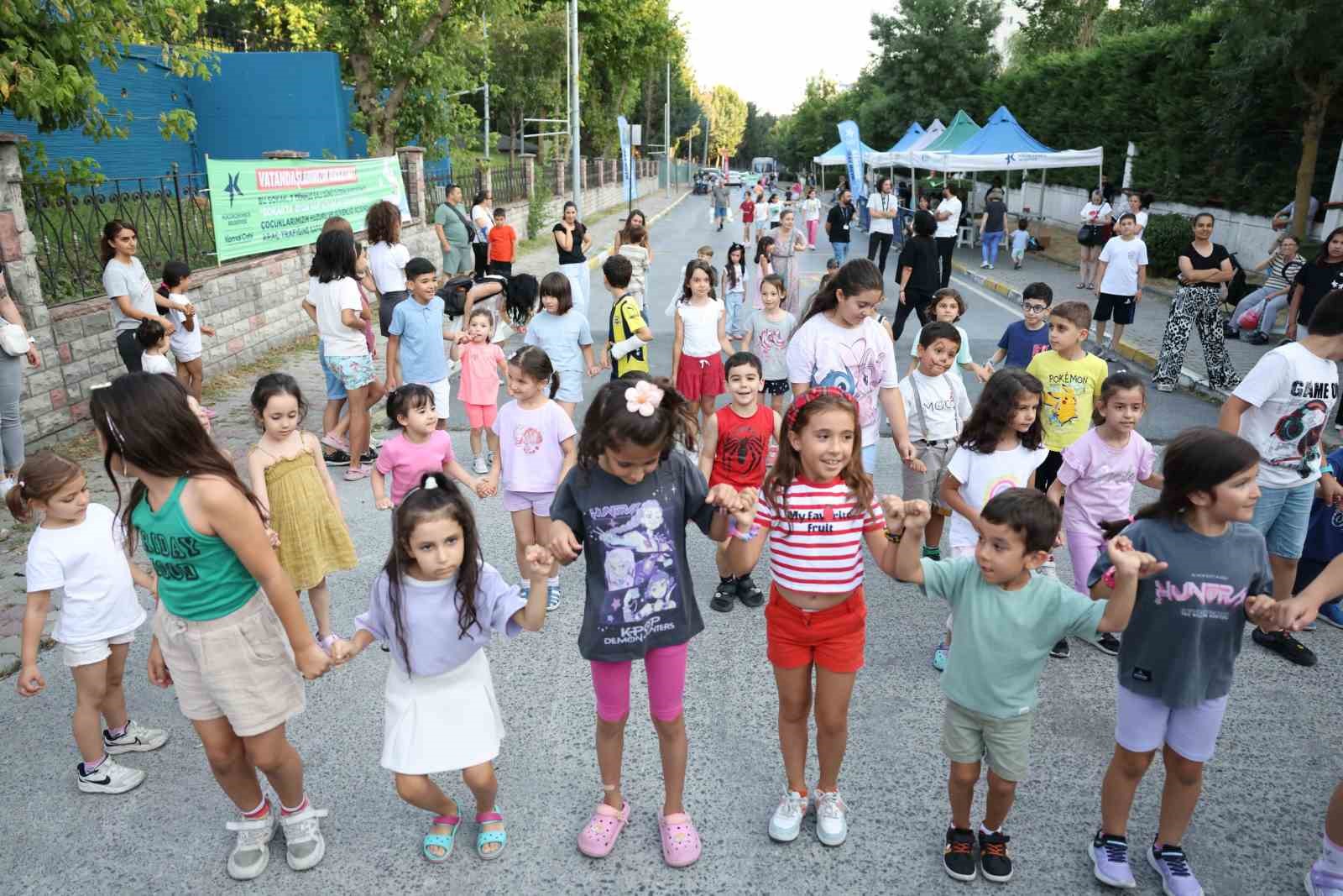 Küçükçekmece’de "3. Geleneksel sokakta oyun var" ın ilk gününe büyük ilgi