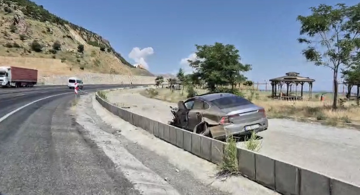 Tatvan’da zincirleme trafik kazasında 5 kişi yaralandı